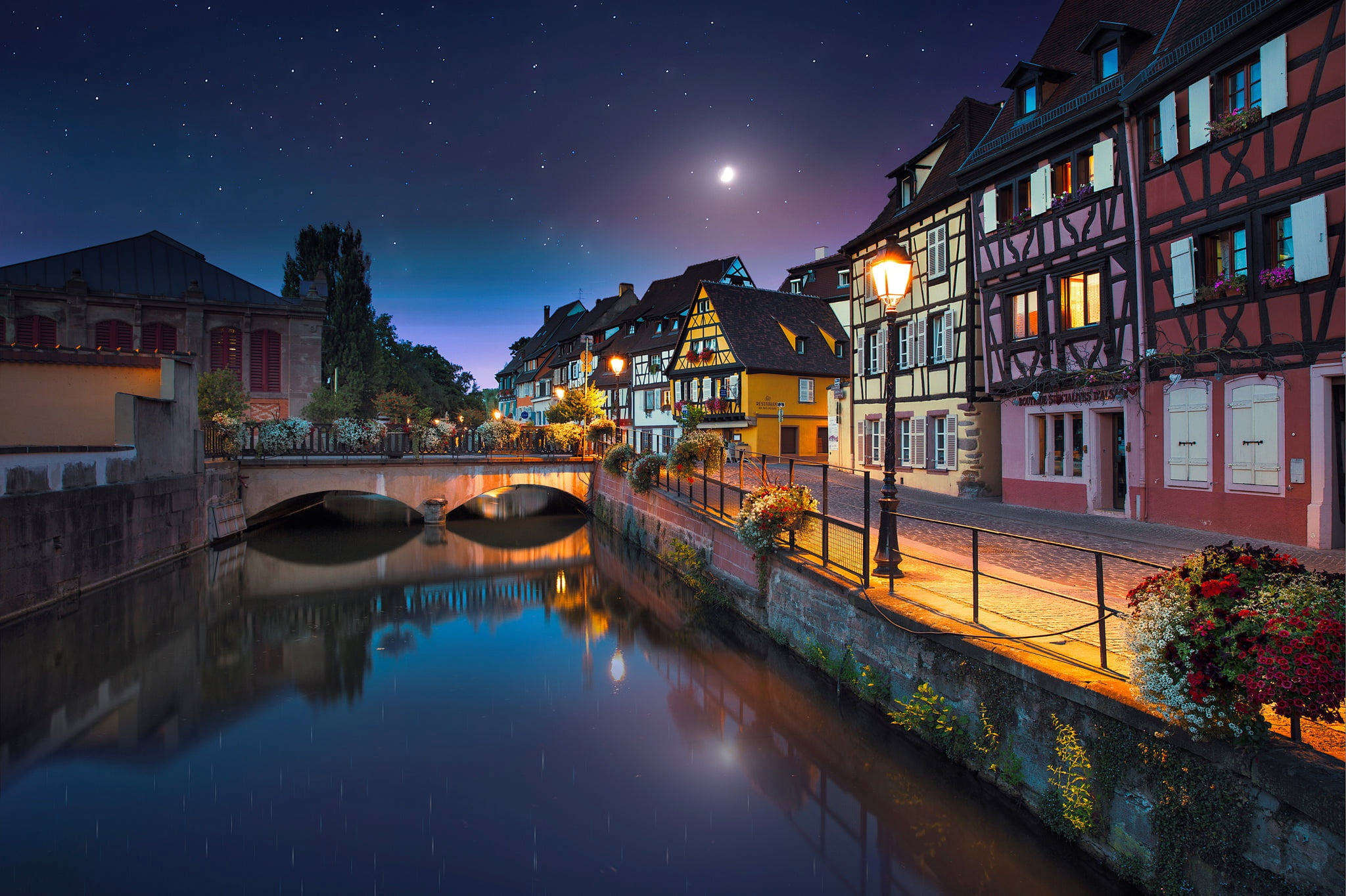 the moon, illuminated, outdoors, canal, house, bridge, 1080P, lighting, bridge - man made structure, waterfront, river, promenade, nature, channel, home, HD Wallpaper