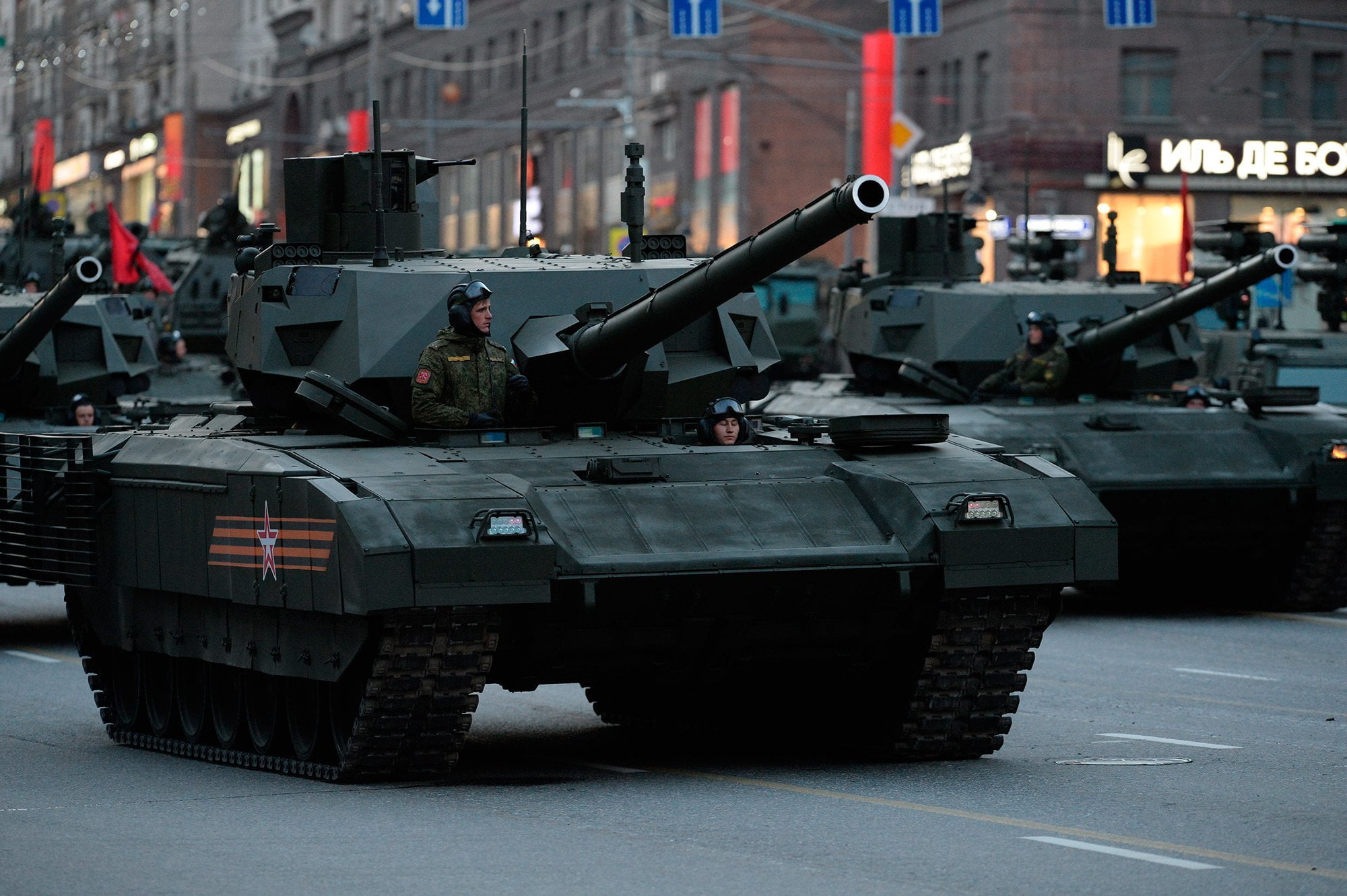 power, land vehicle, built structure, mode of transportation, street, weapon, aggression, battle, conflict, parade, government, Moscow, architecture, army, HD Wallpaper