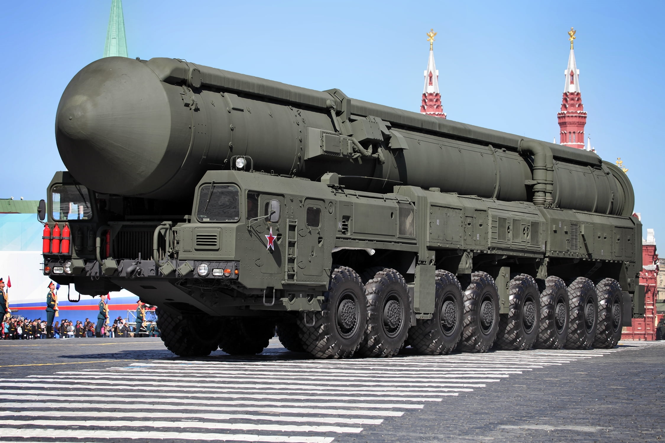 sky, strategic, outdoors, Red Square, green, business, conflict, Victory Parade, history, armored Tank, rocket, transportation, mode of transportation, HD Wallpaper