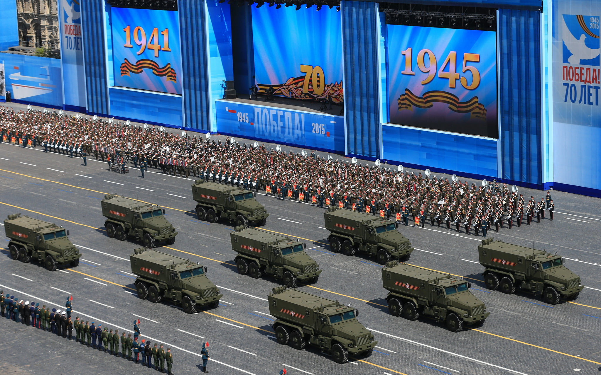 finance, motor vehicle, street, trucks, politics, famous Place, spectator, business, armor, seat, red square, Moscow, victory day, architecture, mode of transportation, HD Wallpaper