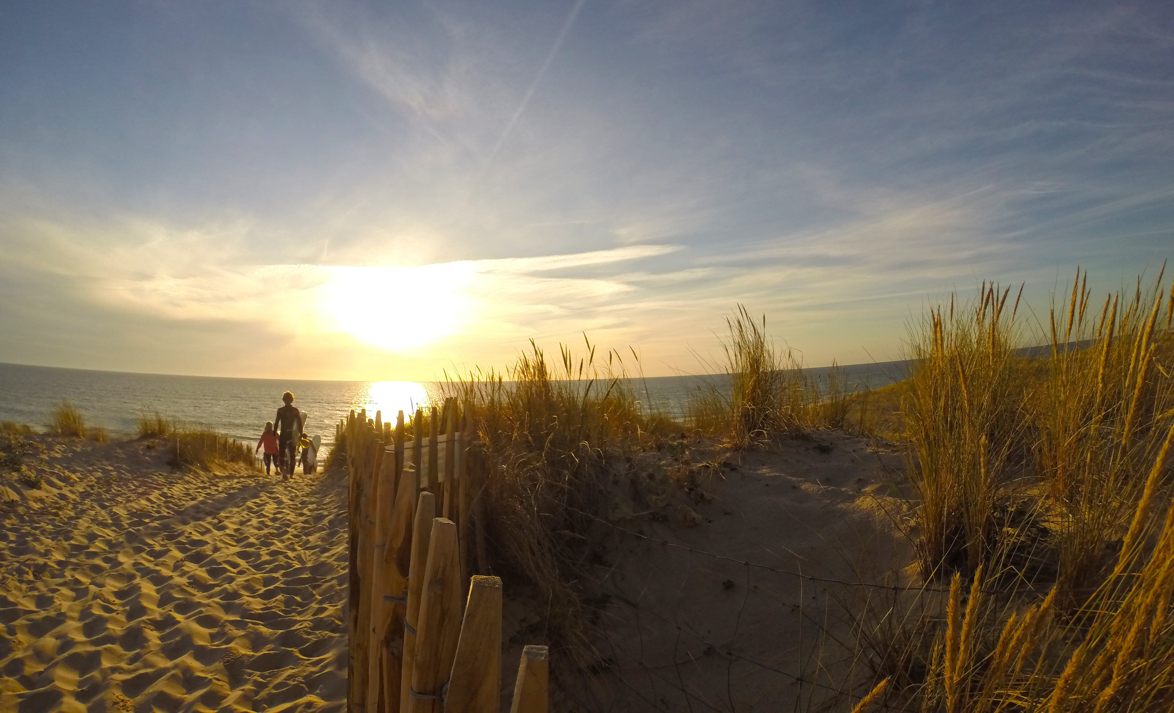 gras, scenics - nature, real people, carcans, frankreich, leisure activity, nature, beach, land, people, one person, sunlight, sand, sundown, summer, surf, HD Wallpaper