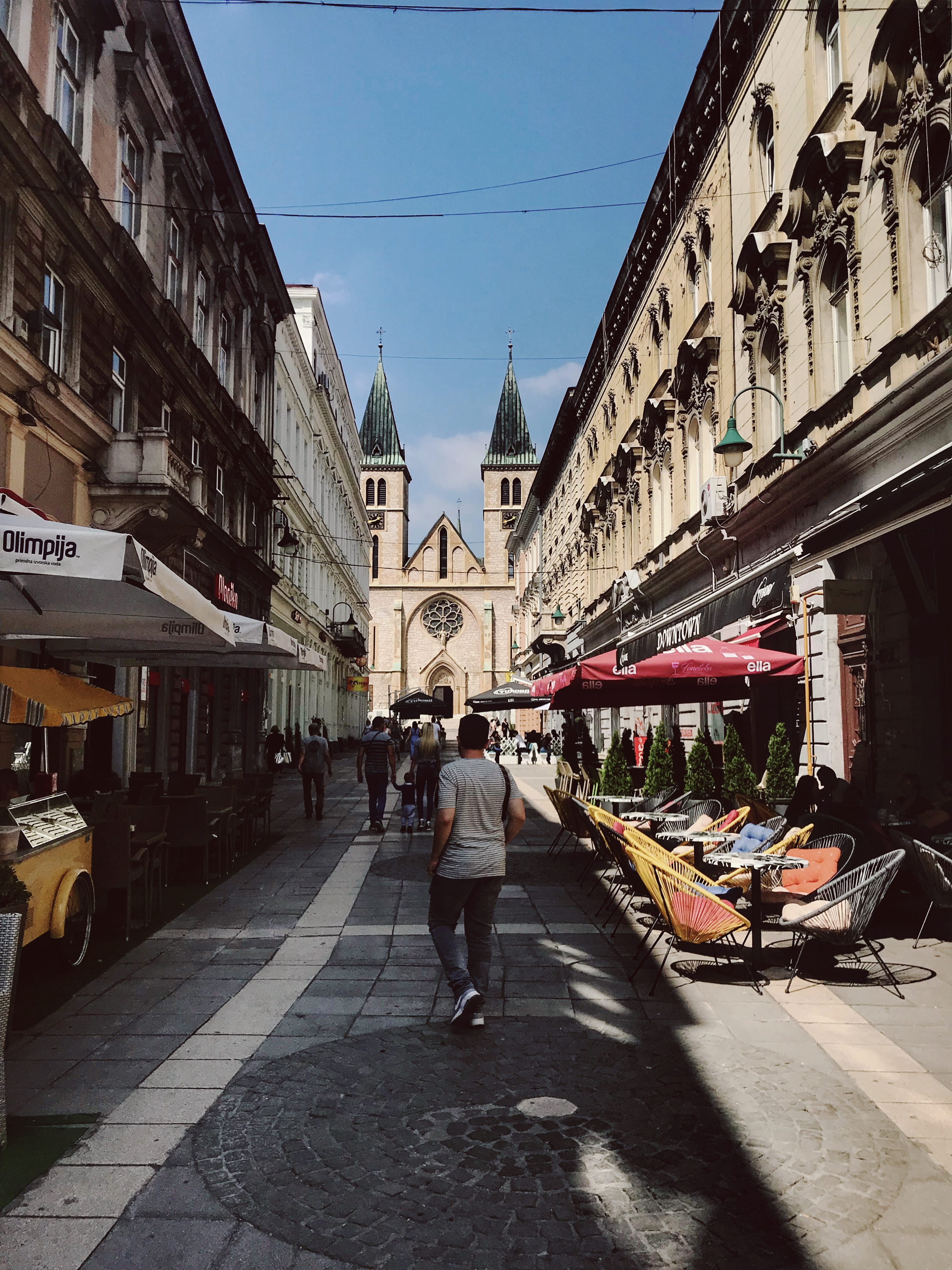 bosnia and herzegovina, people, men, built structure, real people, incidental people, architecture, nature, city life, women, building, sunlight, sarajevo, Phone HD Wallpaper
