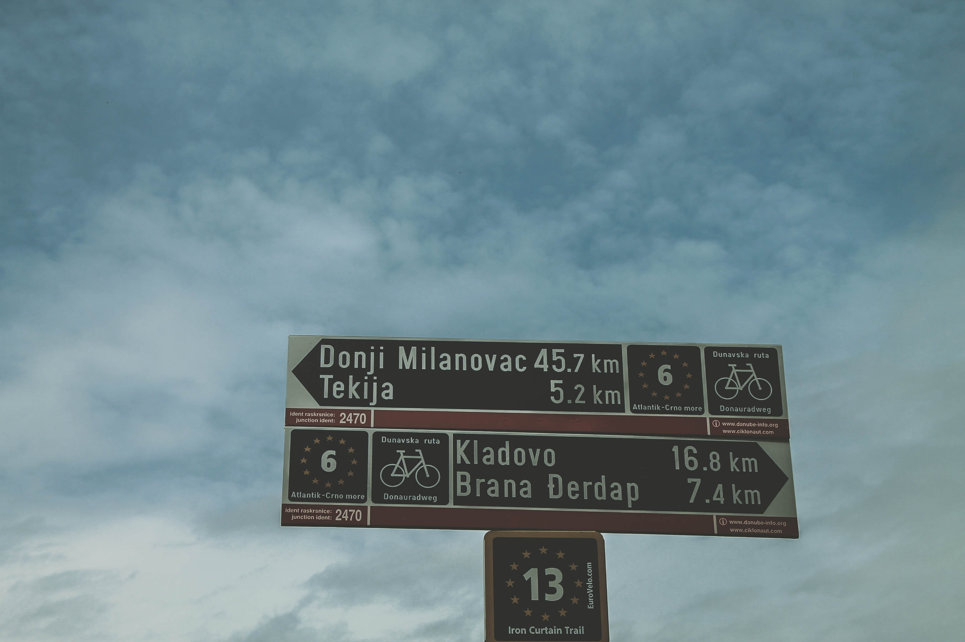 bike, direction, text, sign, western script, guidance, no people, symbol, information, signage, information sign, architecture, 2K, day, donji, communication, HD Wallpaper