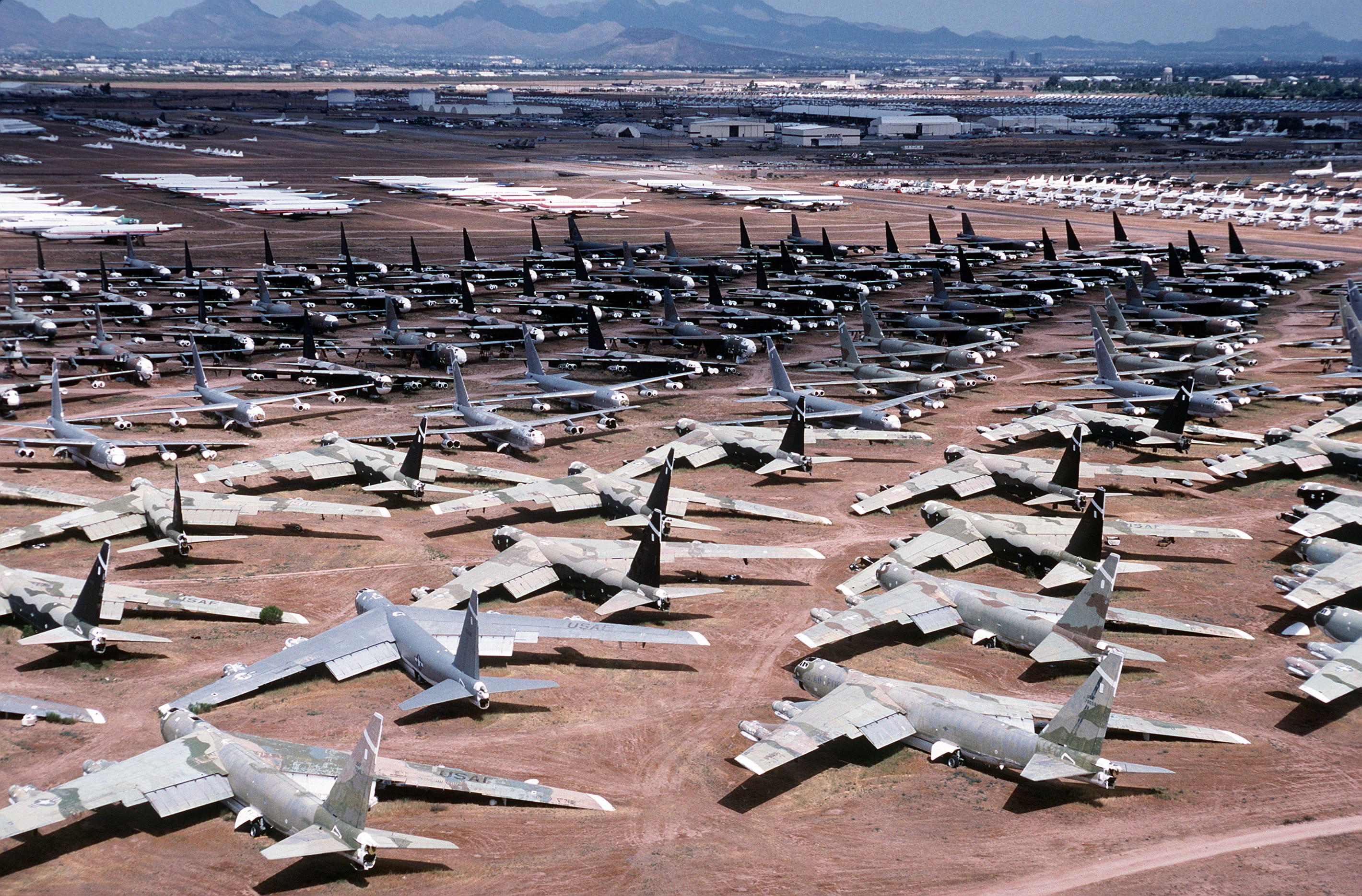 field, repetition, outdoors, boneyard, military, aviation, daytime, nature, order, table, planes, amarc, Storage, water, large group of objects, B-52S, HD Wallpaper