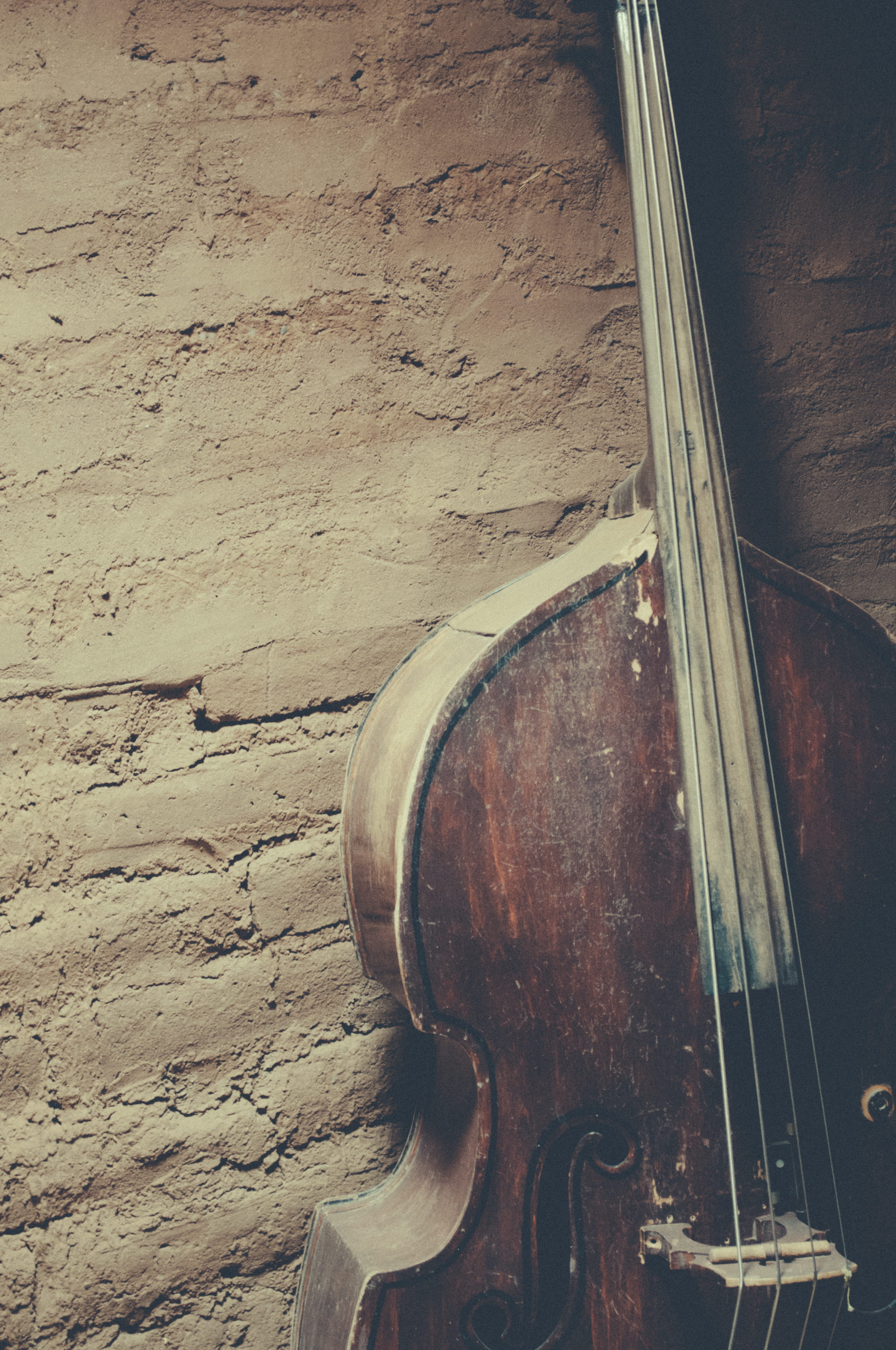 music, brick, day, architecture, musical equipment, united states, indoors, wood, textured, brown, 4K, string instrument, metal, still life, musical instrument string, Phone HD Wallpaper