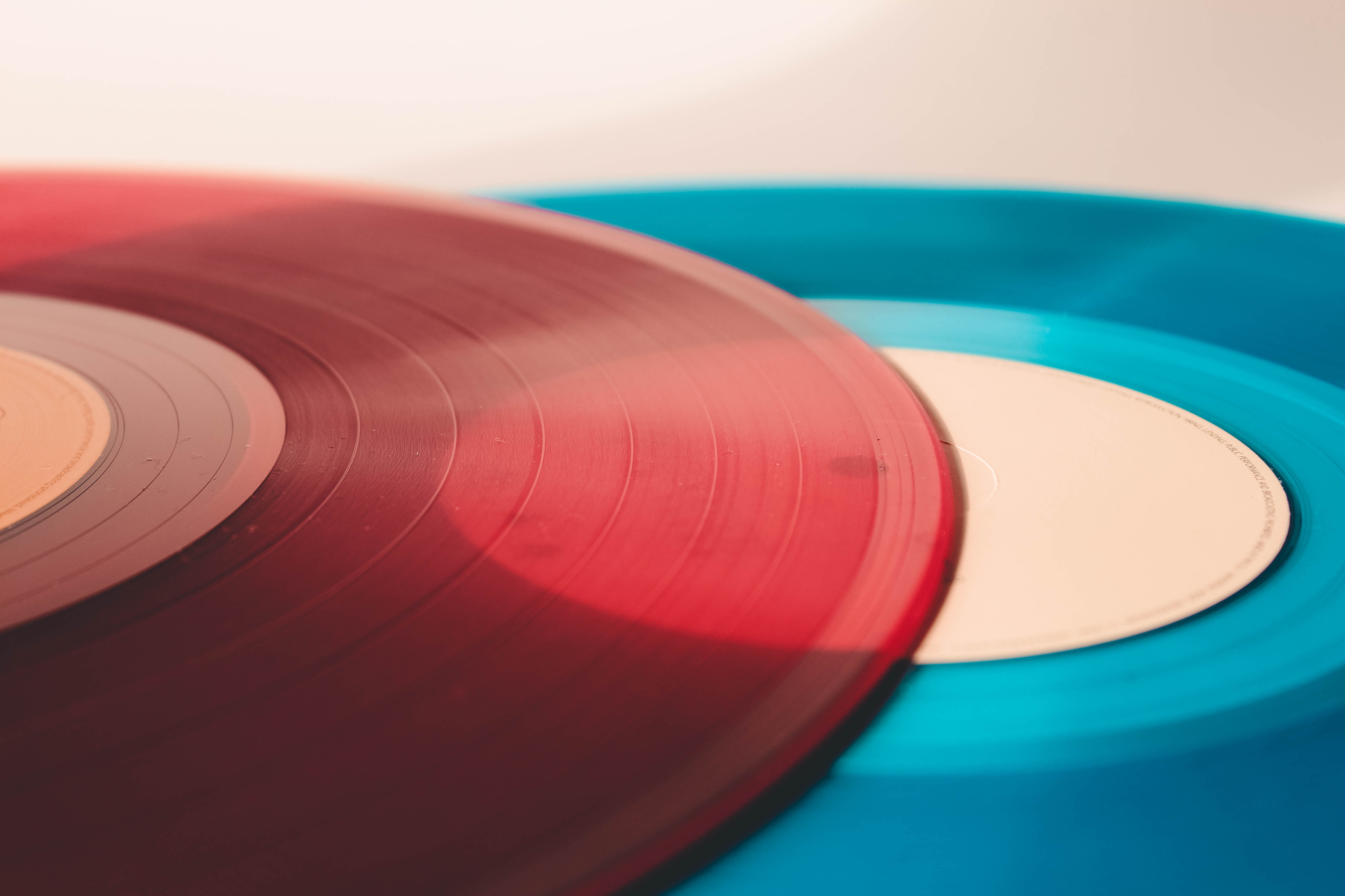 multi colored, arts culture and entertainment, studio shot, disc, photo, turntable, no people, records, music, focus on foreground, red, shape, disk, turquoise colored, HD Wallpaper