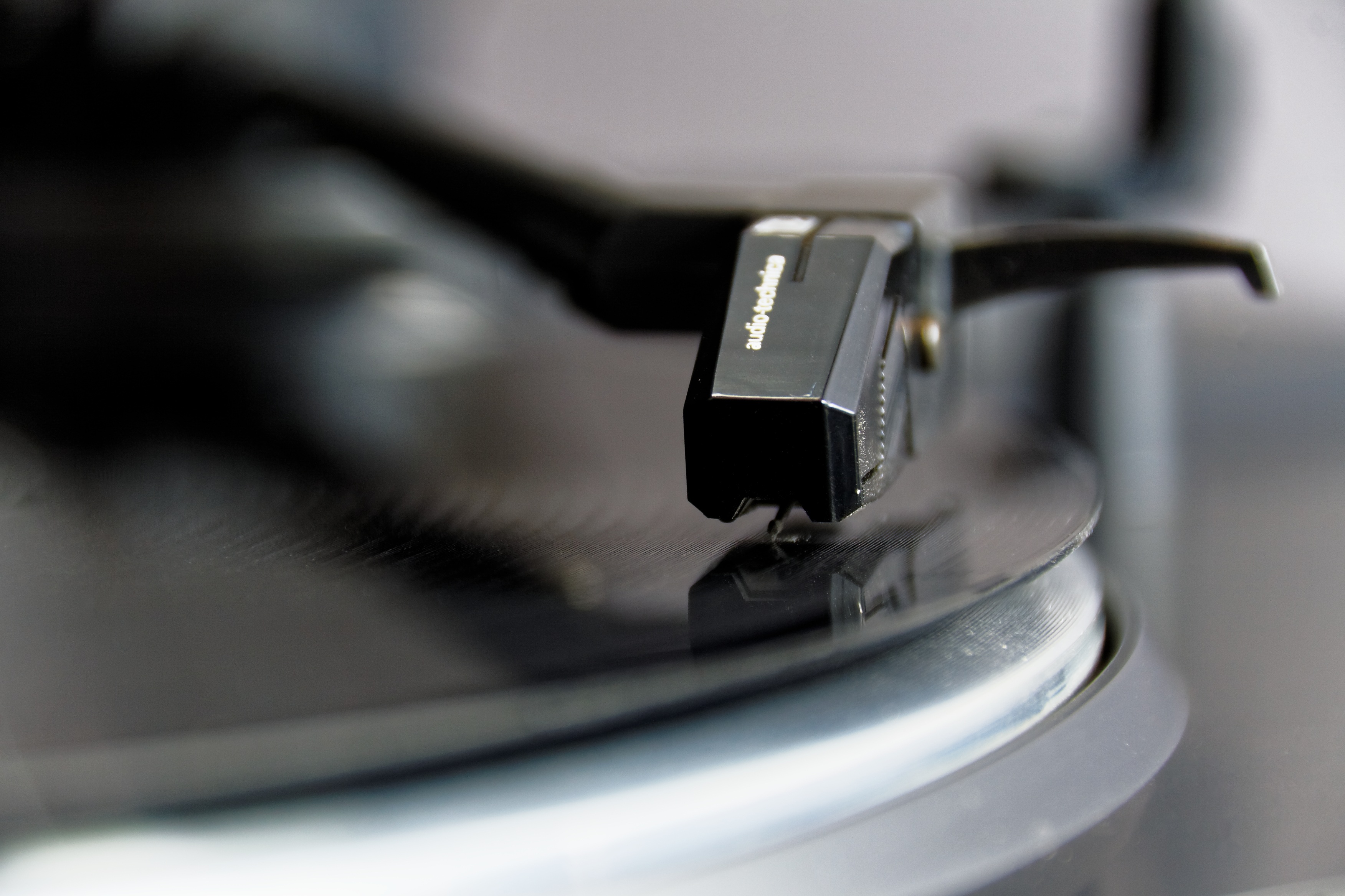 arts culture and entertainment, plate, inserting, 2K, selective, internet, dj, single object, disc, photography, player, selective focus, black color, HD Wallpaper