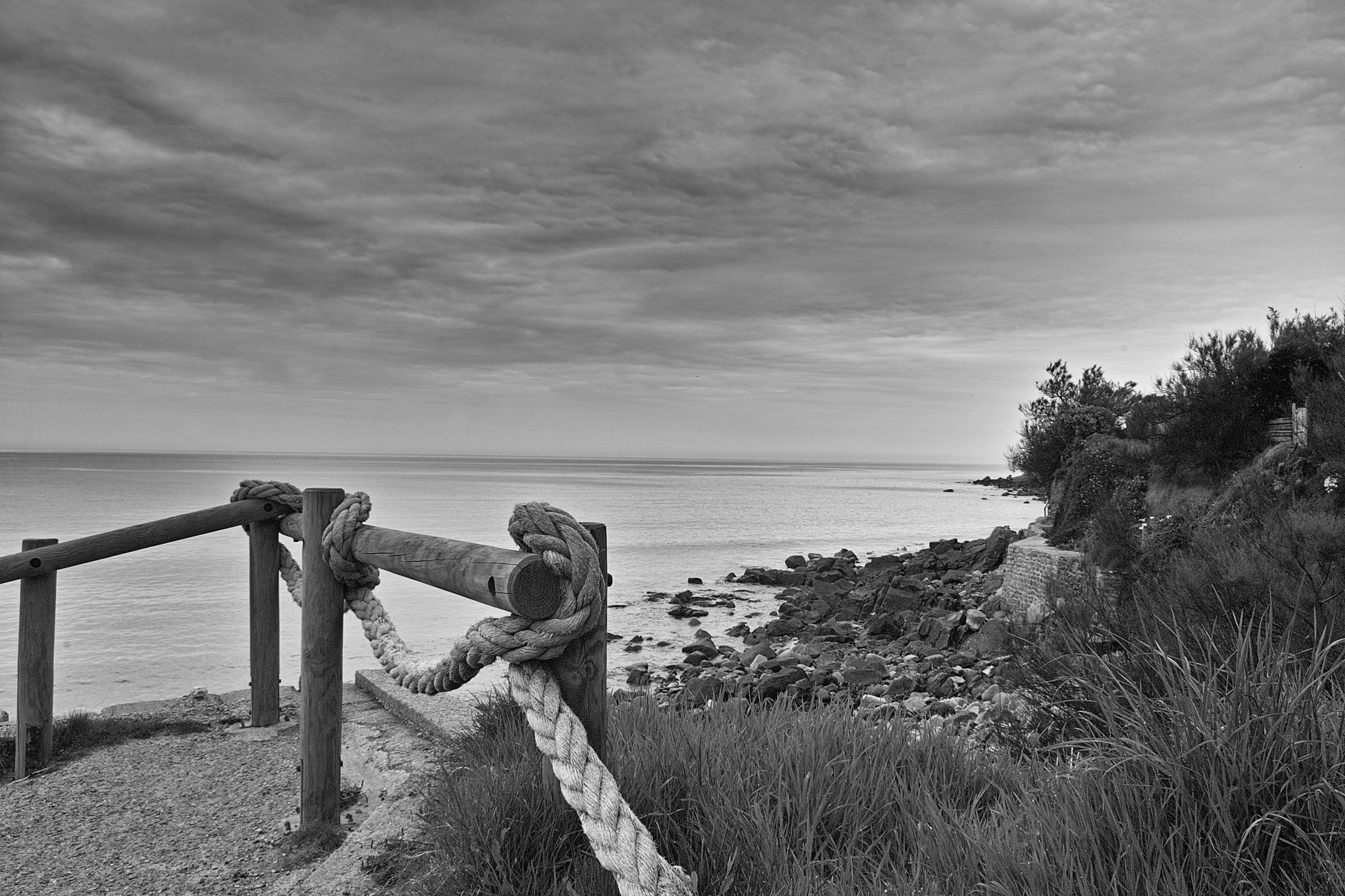 land, horizon, side, cloud - sky, leisure activity, black and white, full length, non-urban scene, waves, seaside, cloud, lifestyles, nature, human arm, HD Wallpaper