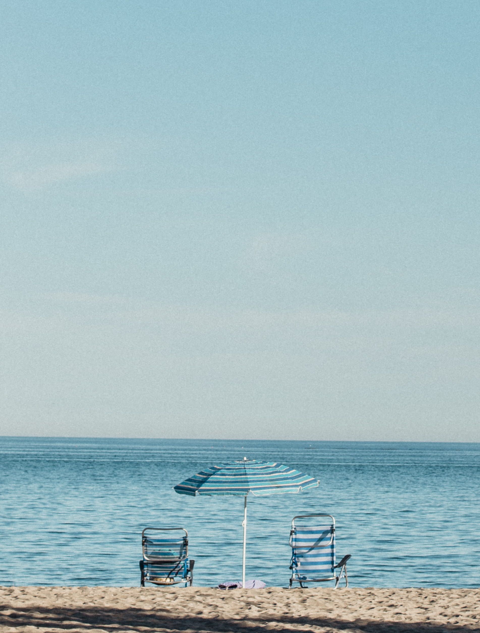seaside, ripples, oceanside, absence, copy space, summer, 1080P, horizon, beach, nature, tranquil scene, tranquility, seashore, umbrella, chairs, sea, Phone HD Wallpaper