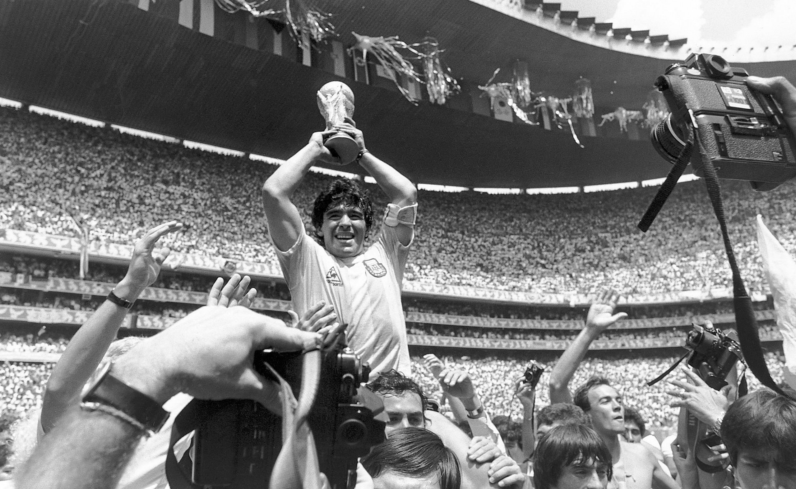 sport, large group of people, day, group of people, holding, Maradona, 2K, adult, Football, Sports, trophy, man, lifestyles, crowd, real people, competition, HD Wallpaper