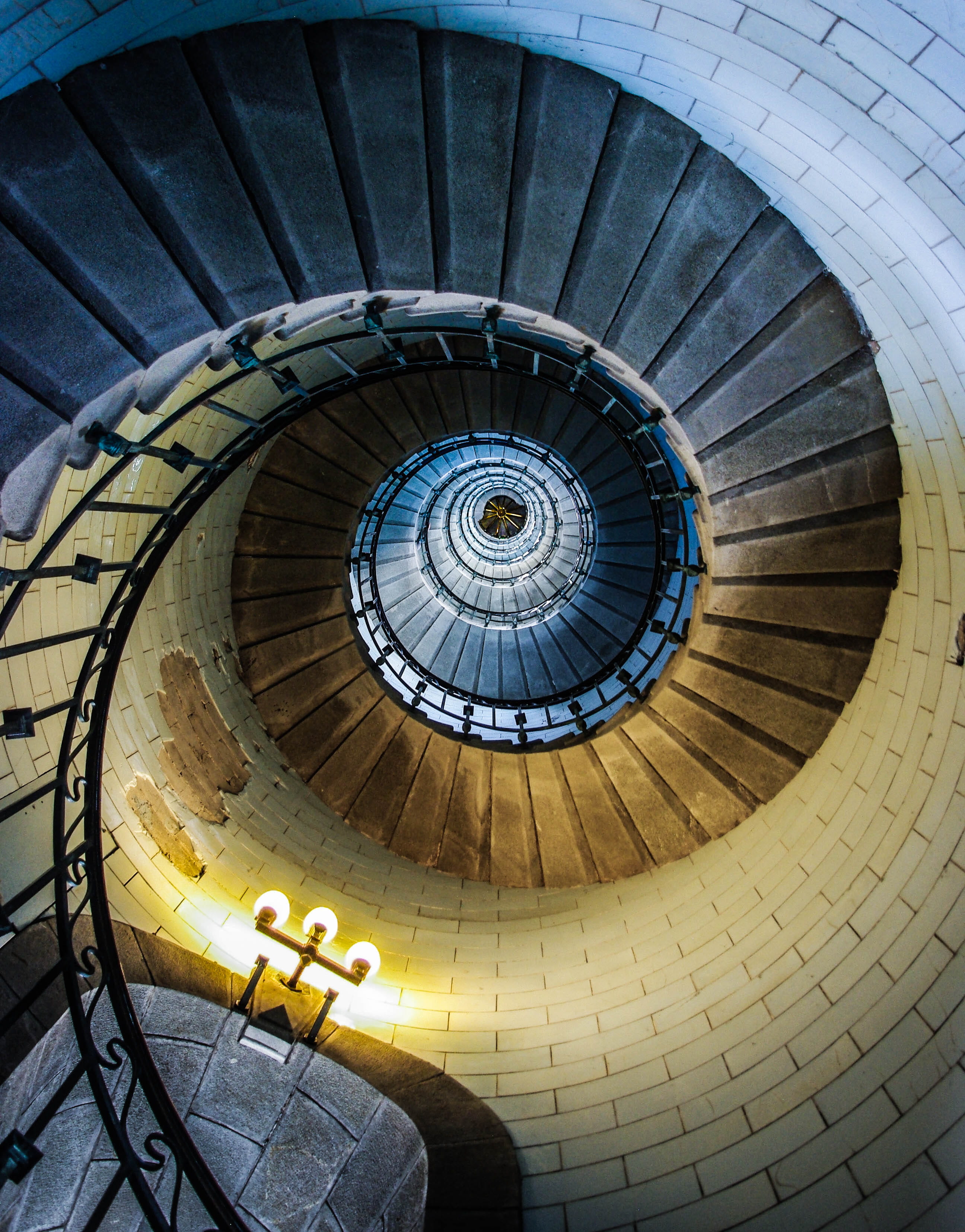 shape, directly below, travel, spiral staircase, bretagne, colors, design, steps and staircases, directly above, spiral, phare deckmühl, pattern, no people, Phone HD Wallpaper