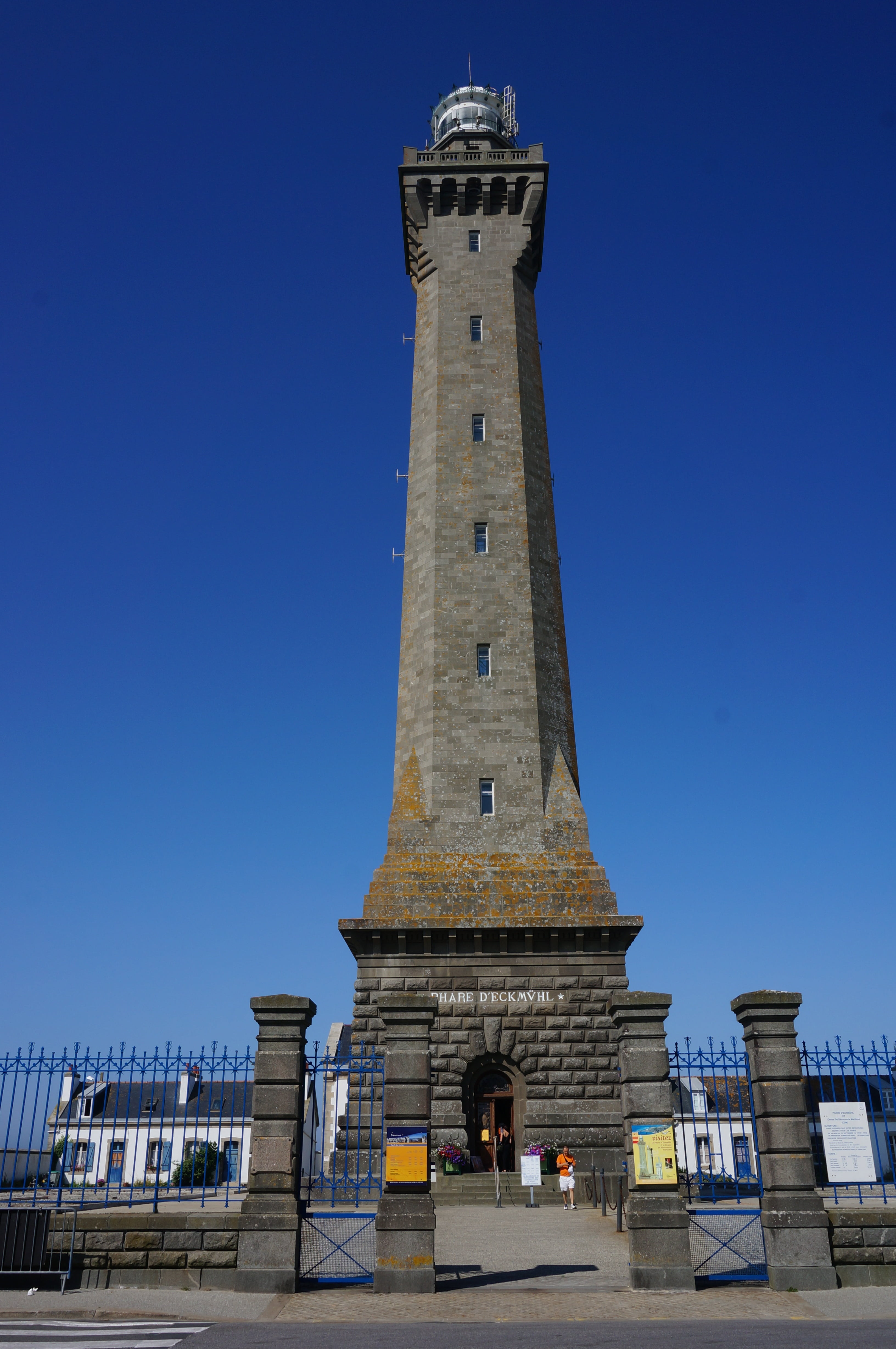 phare d  eckmul, tall - high, low angle view, brittany, the past, clear sky, tower, built structure, architecture, finistère, day, architectural column, Phone HD Wallpaper