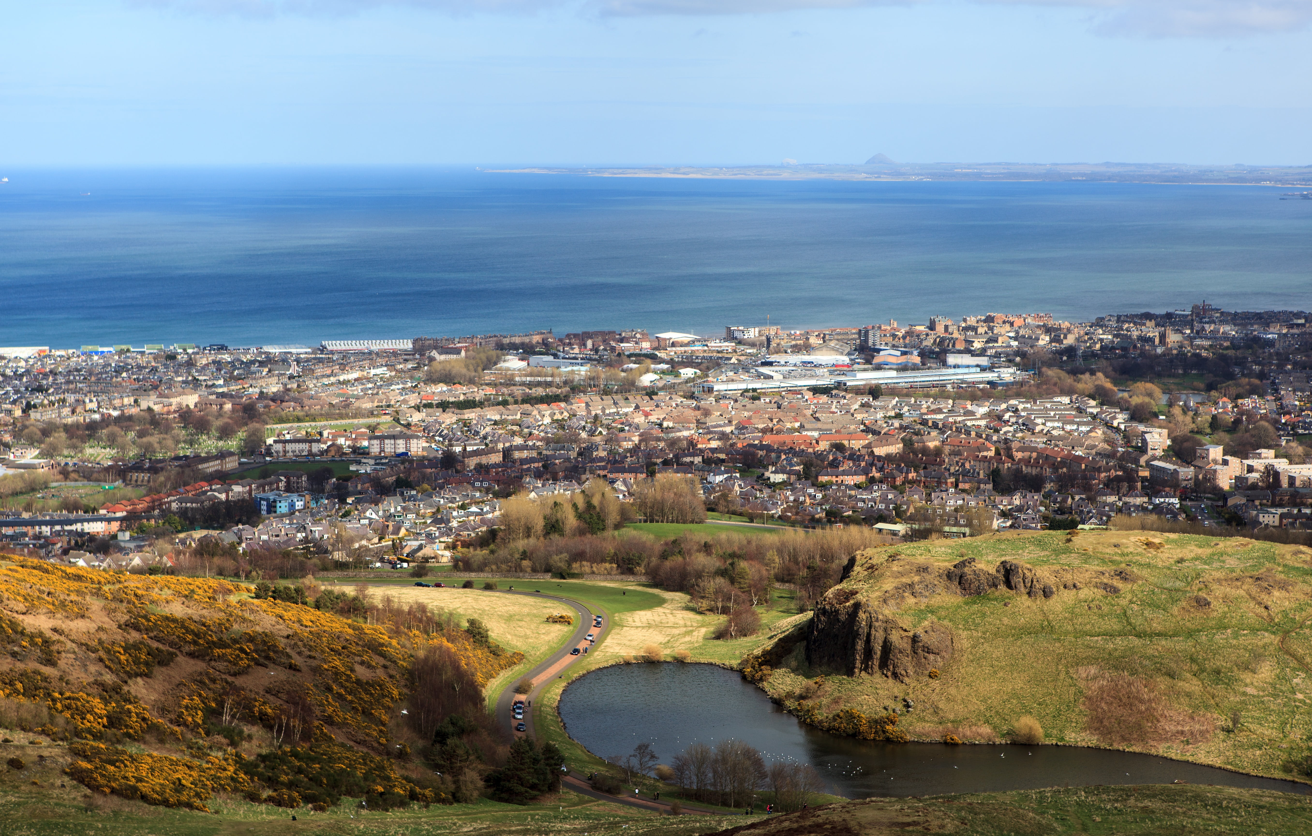 sky, residential district, cityscape, outdoors, built structure, sea, architecture, plant, community, arthurs seat, day, scenics - nature, nature, land, HD Wallpaper