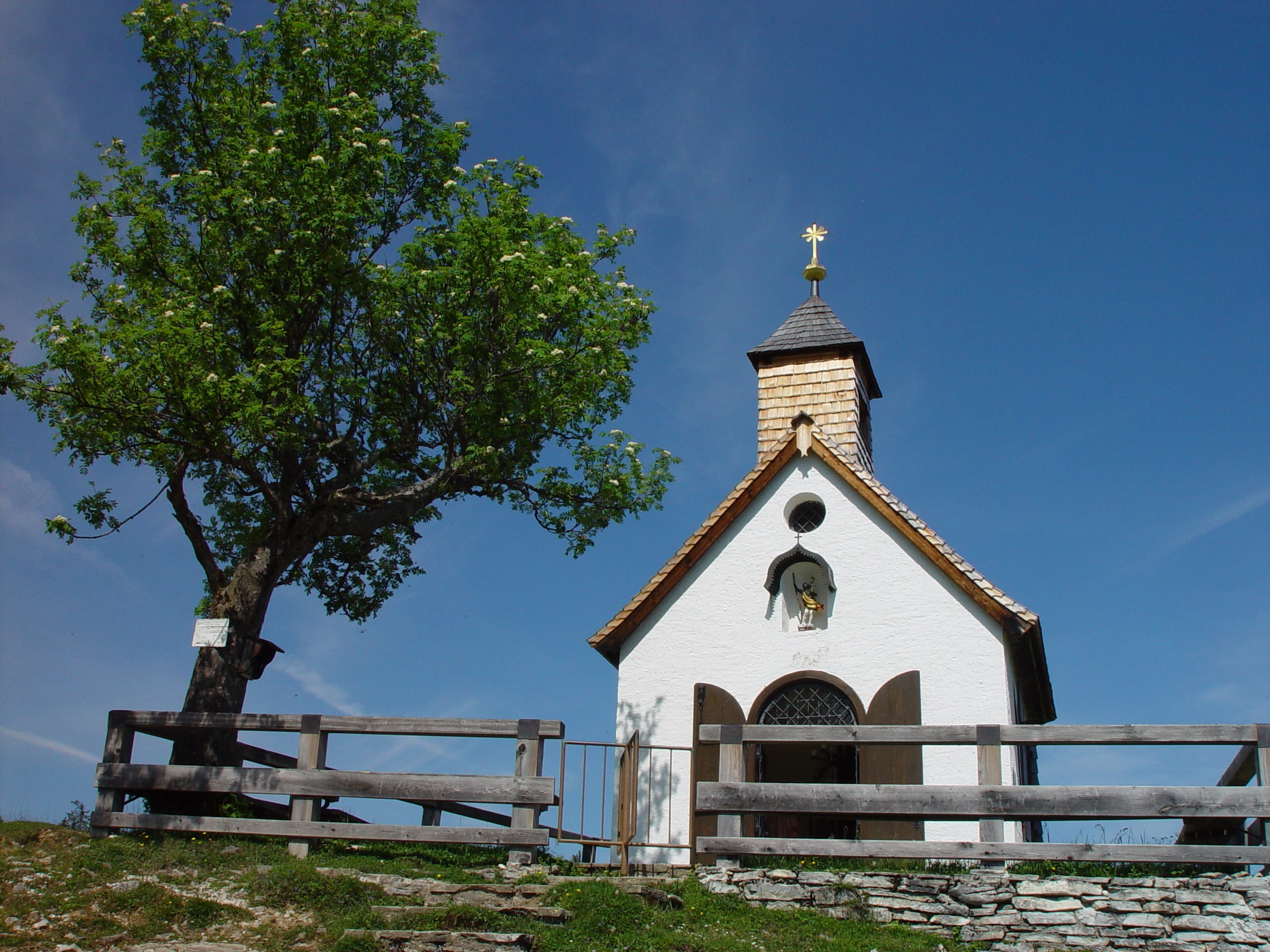nature, idyllic, tree, religion, architecture, built structure, tower, building exterior, salzkammergut, landscape, no people, plateau, cross, mountains, HD Wallpaper