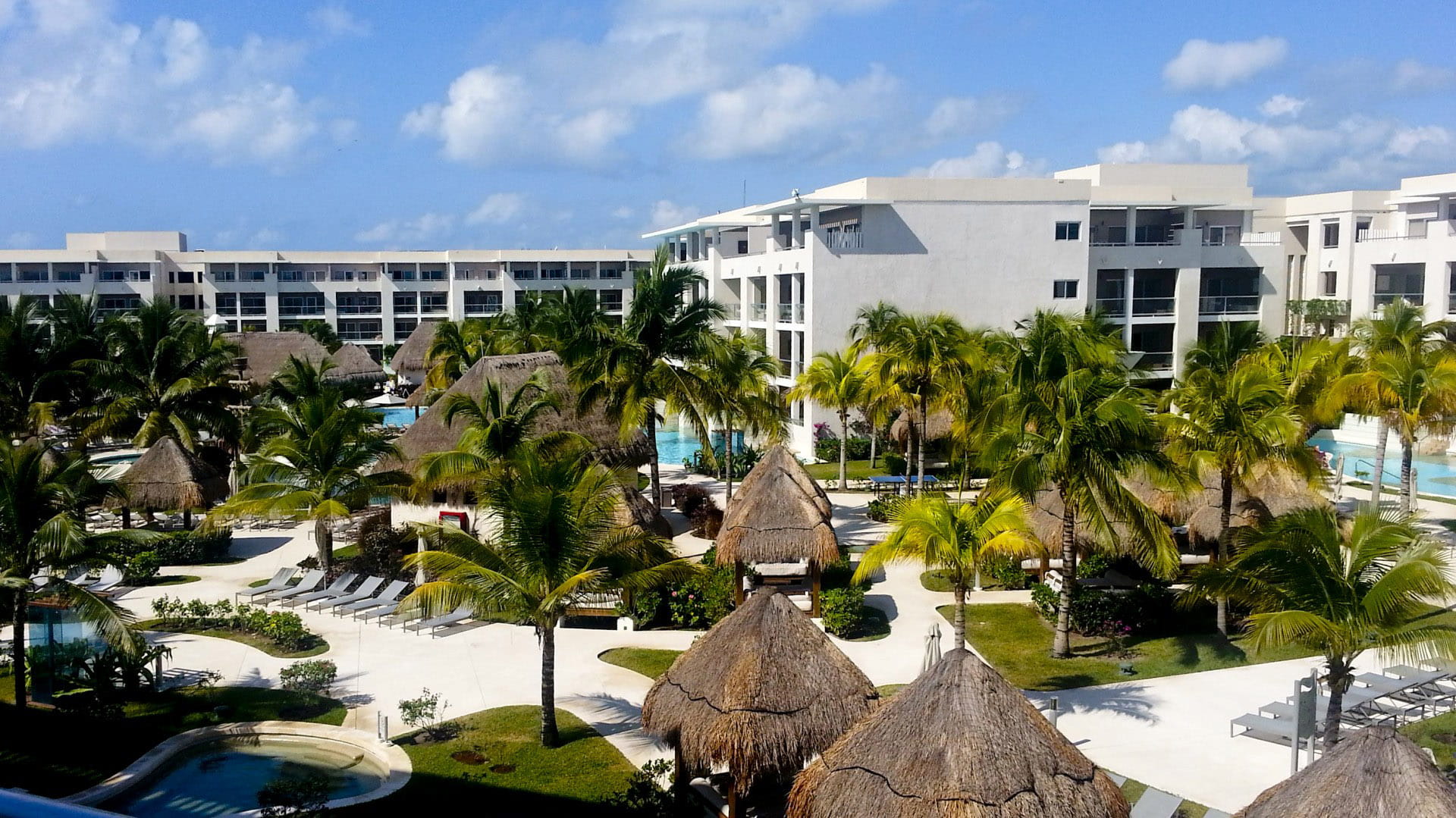 Resort, coconut palm tree, 1080P, house, tree, building, travel Destinations, architecture And Buildings, plant, Mexico, business, modern, cloud - sky, HD Wallpaper