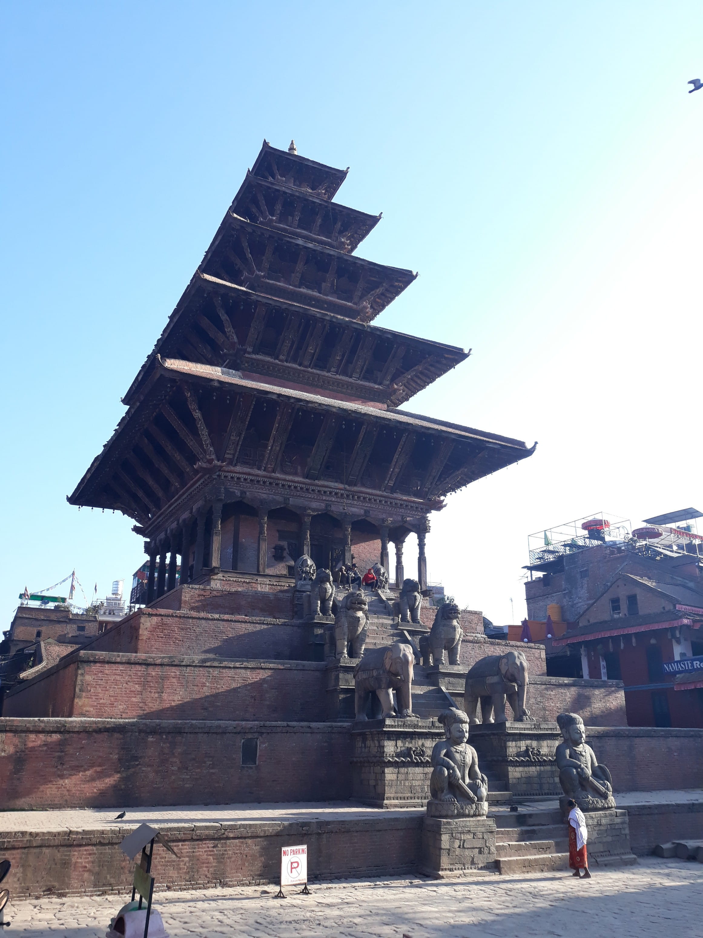 outdoors, 2K, bhadgaon, building exterior, architecture, built structure, visitnepal2020, human representation, building, day, nyatapola, temple, sculpture, Phone HD Wallpaper