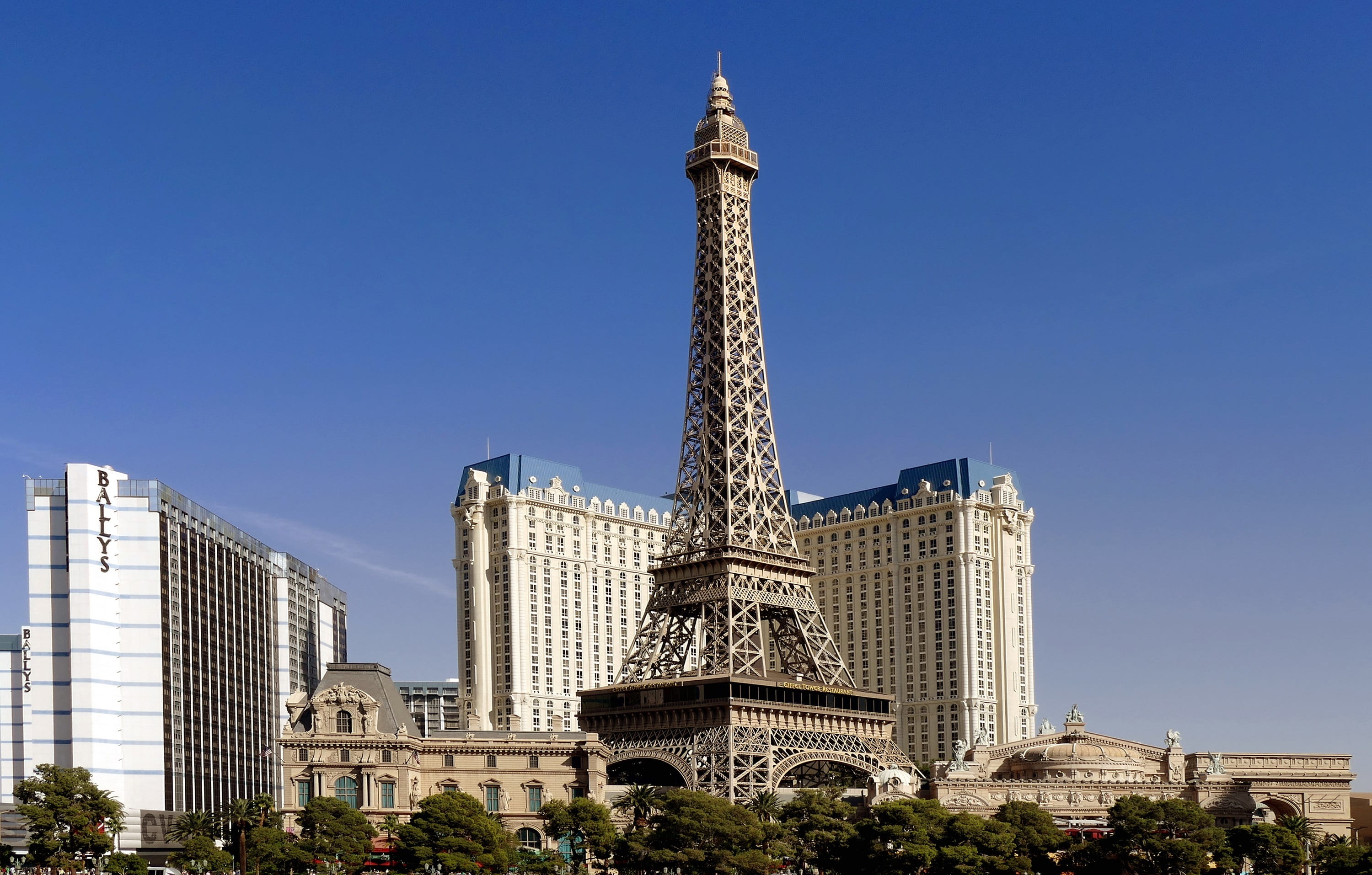 financial district, outdoors, office building exterior, low angle view, built structure, eiffel tower, entertainment, clear sky, casino, blue, destination, HD Wallpaper