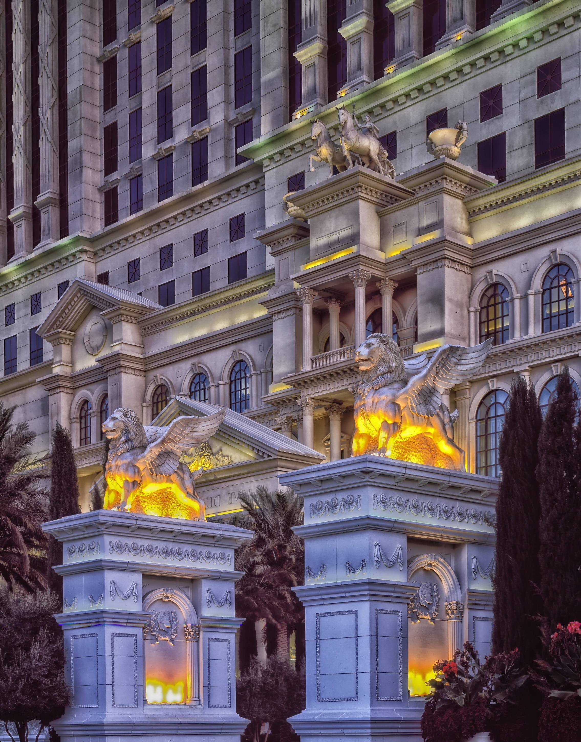 caesars palace, resort, outdoors, statue, evening, city, sculpture, architectural column, belief, history, nature, 2K, the past, day, window, casino, hotel, Phone HD Wallpaper