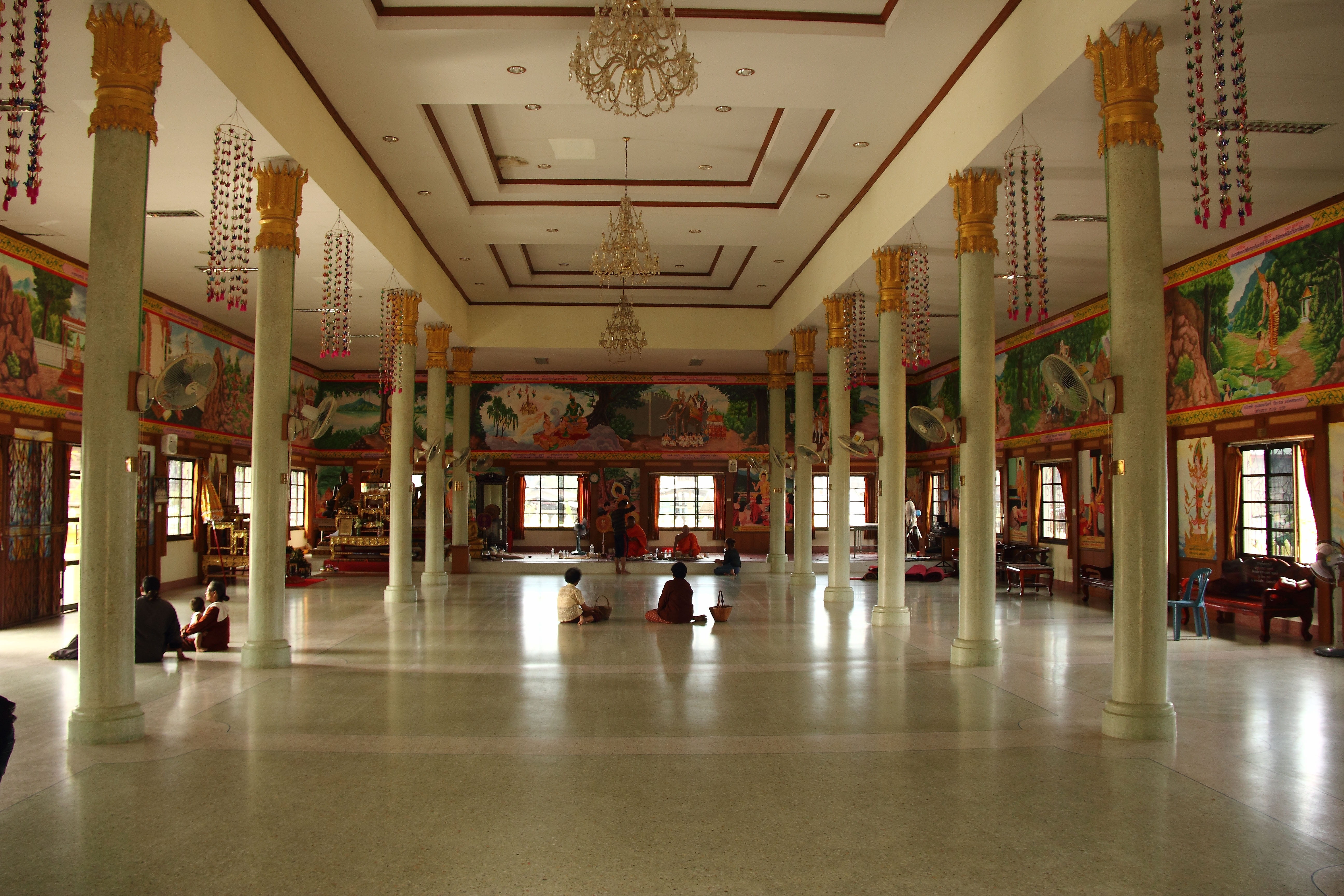 ceiling, arcade, ancient, corridor, architectural column, no people, bangkok, travel, religion, heritage, culture, men, siam, incidental people, 5K, day, HD Wallpaper
