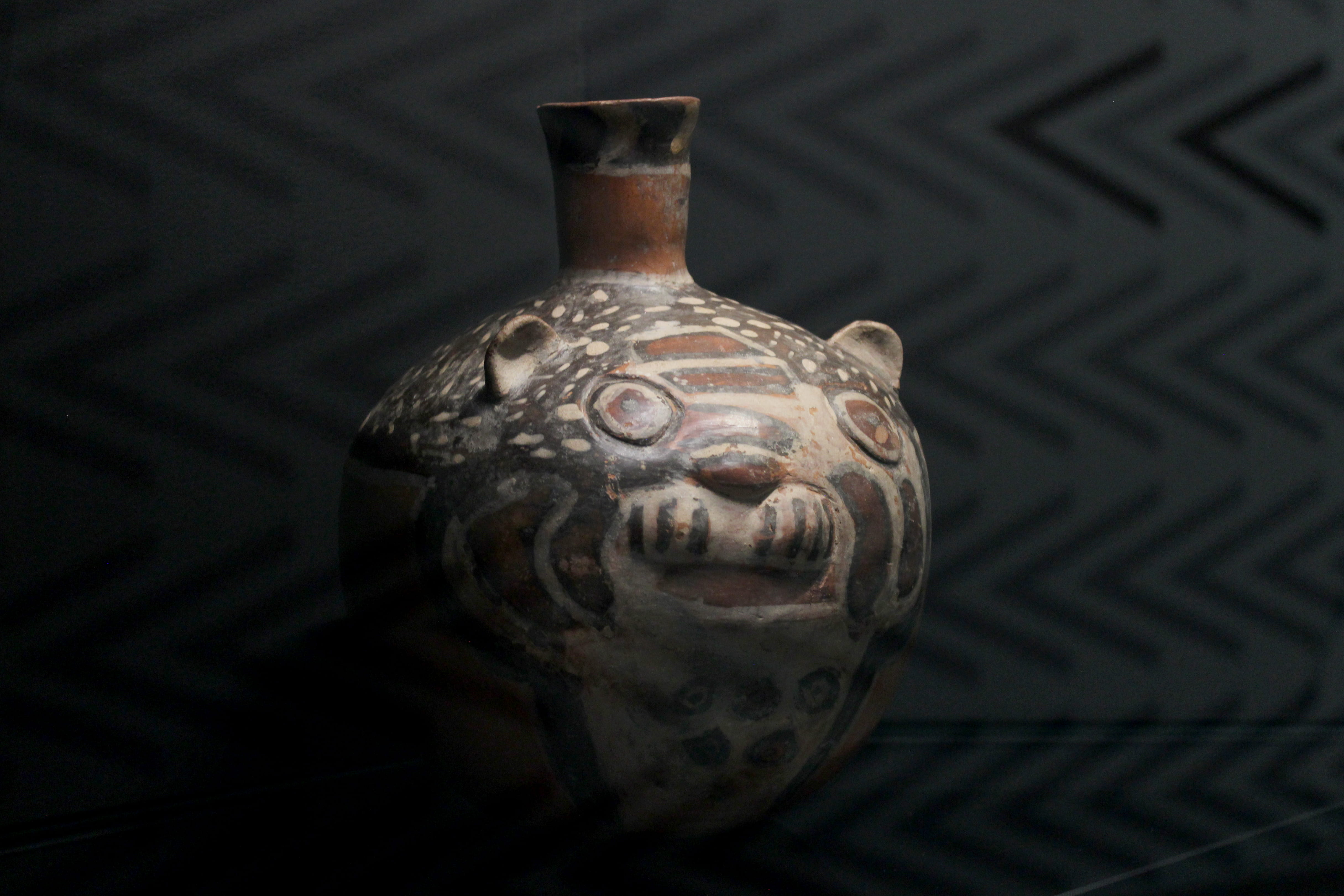 vasija, ceramics, no people, indoors, pottery, lima region, antique, the past, porcelain, art and craft, craft, art product, preinca, vase, andino, black background, HD Wallpaper