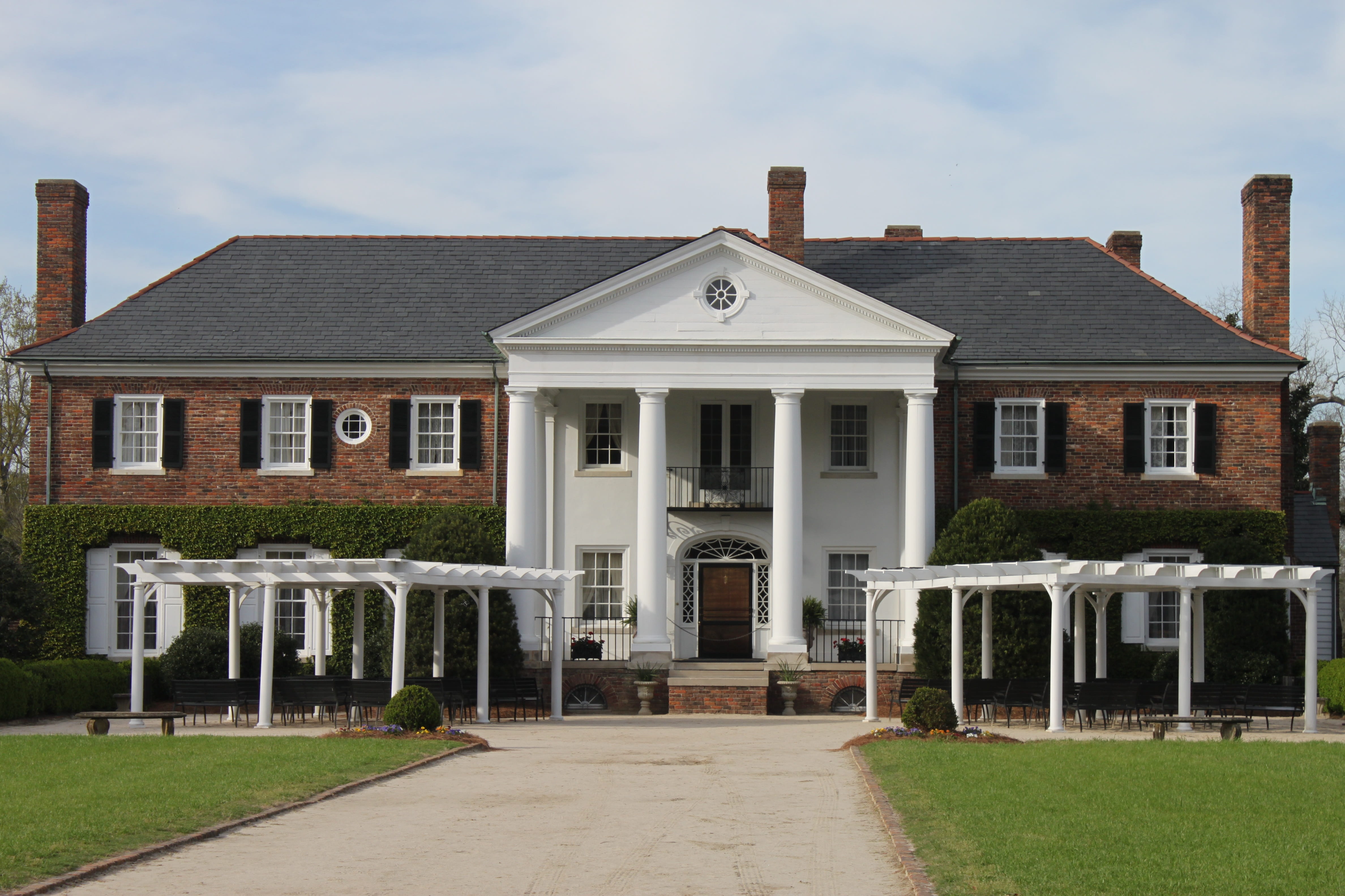 sky, south carolina, entrance, 4K, architecture, brick, built structure, grass, front or back yard, luxury, architectural column, building exterior, plant, HD Wallpaper