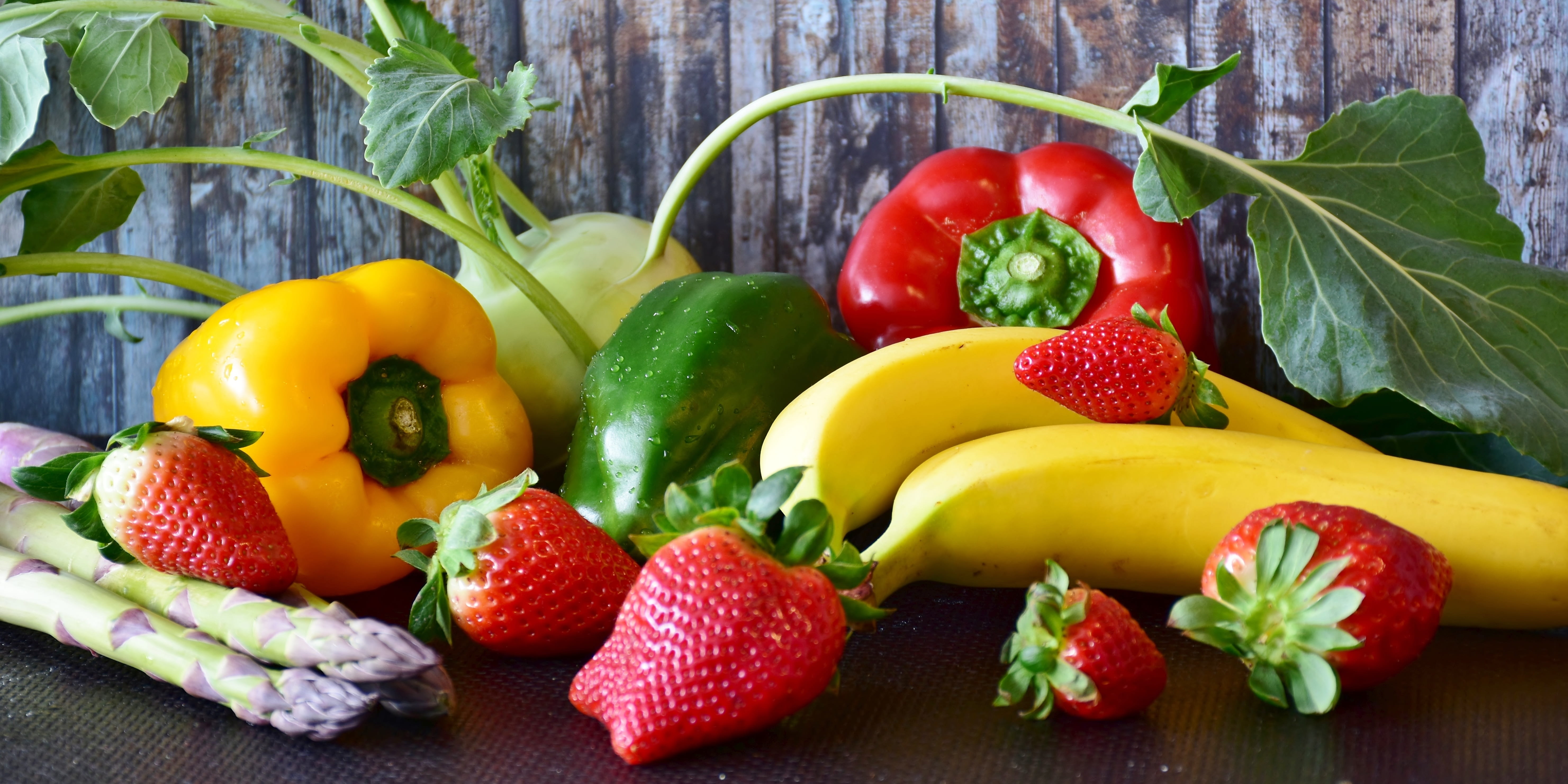 nutrition, variation, strawberries, green, vegetable, fresh, paprika, yellow, no people, food photography, bell, juicy, fruit, bell pepper, food, healthy, HD Wallpaper