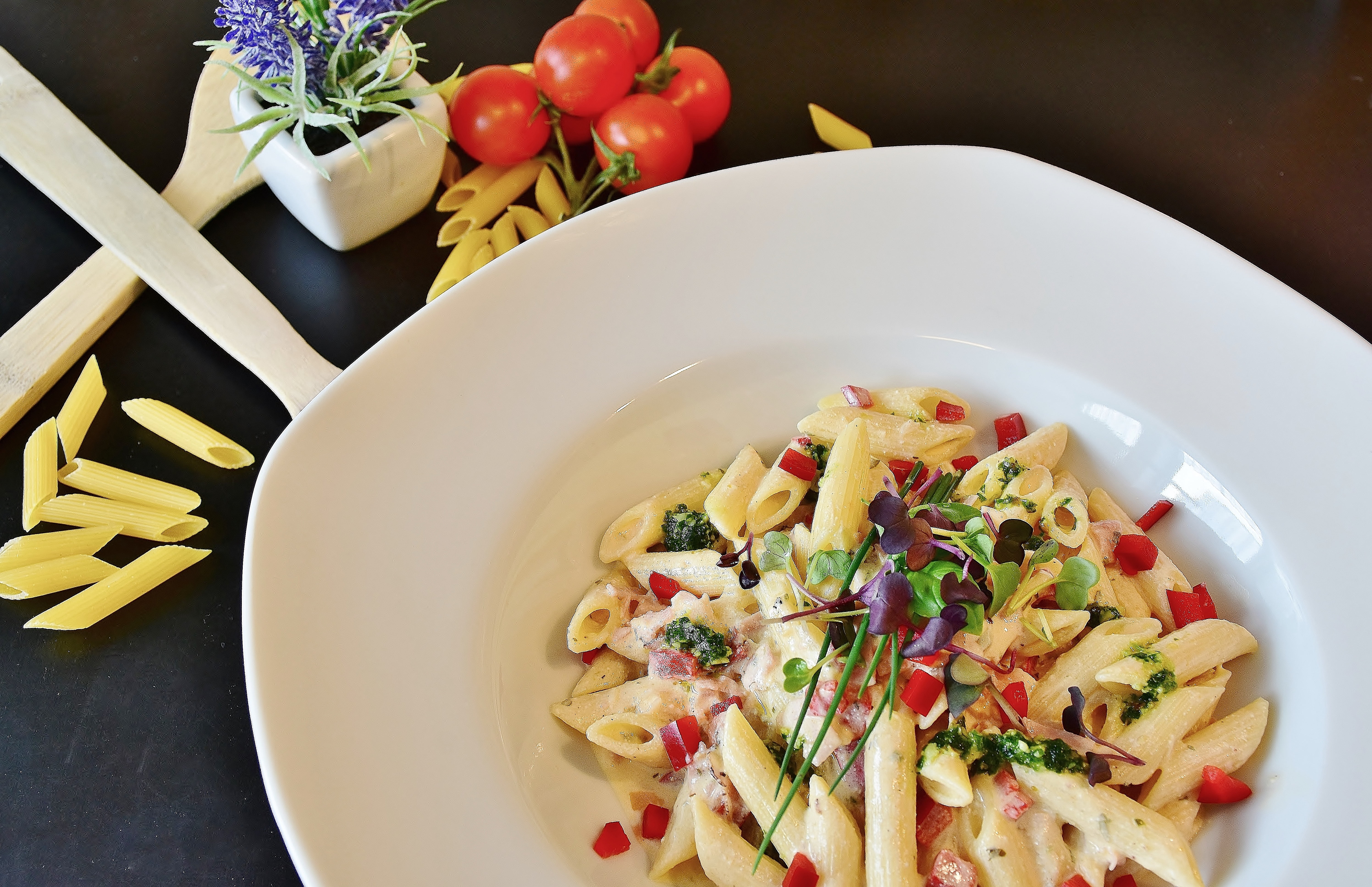 benefit from, vegetable, garnish, kitchen utensil, penne, fruit, salt, no people, still life, healthy eating, wellbeing, pepper, crockery, cream, frisch, HD Wallpaper