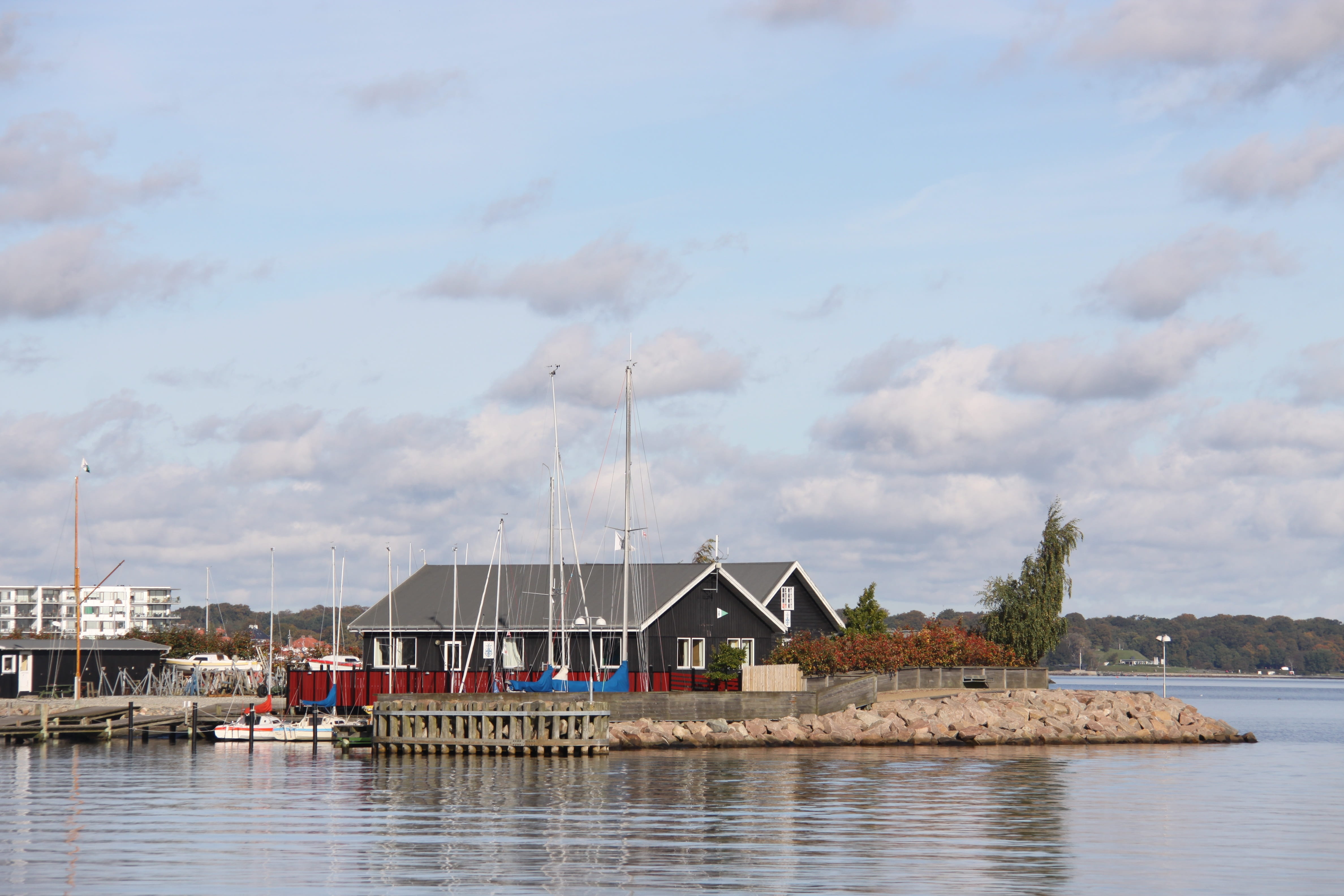 sky, sea, building exterior, nature, architecture, blue, residential district, port, clouds, built structure, luxury, denmark, clubhouse, water, 4K, day, HD Wallpaper