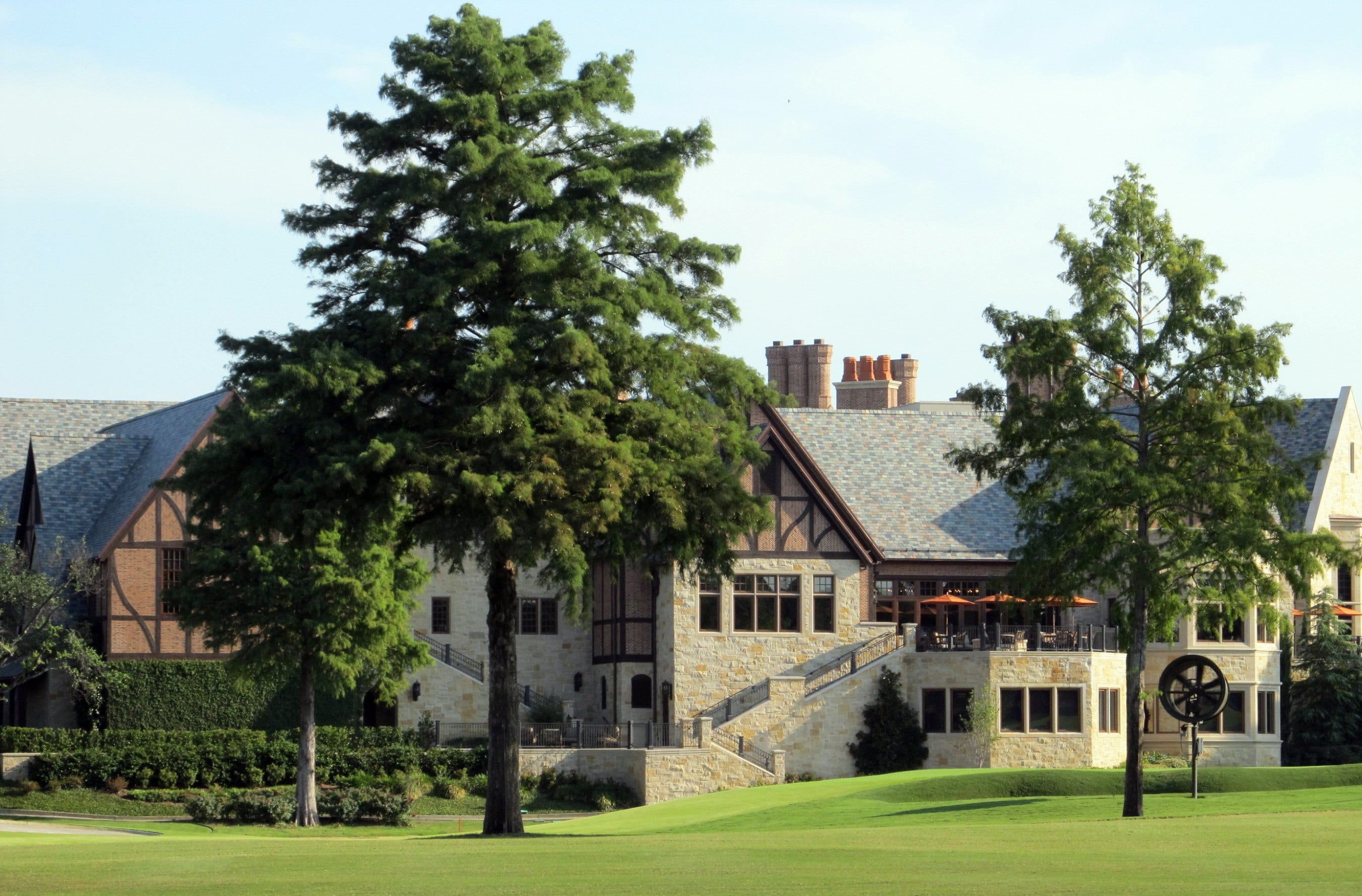 built structure, club, golf course, lawn, clubhouse, recreation, day, tree, residential district, nature, 2K, building exterior, sport, city, fairway, HD Wallpaper