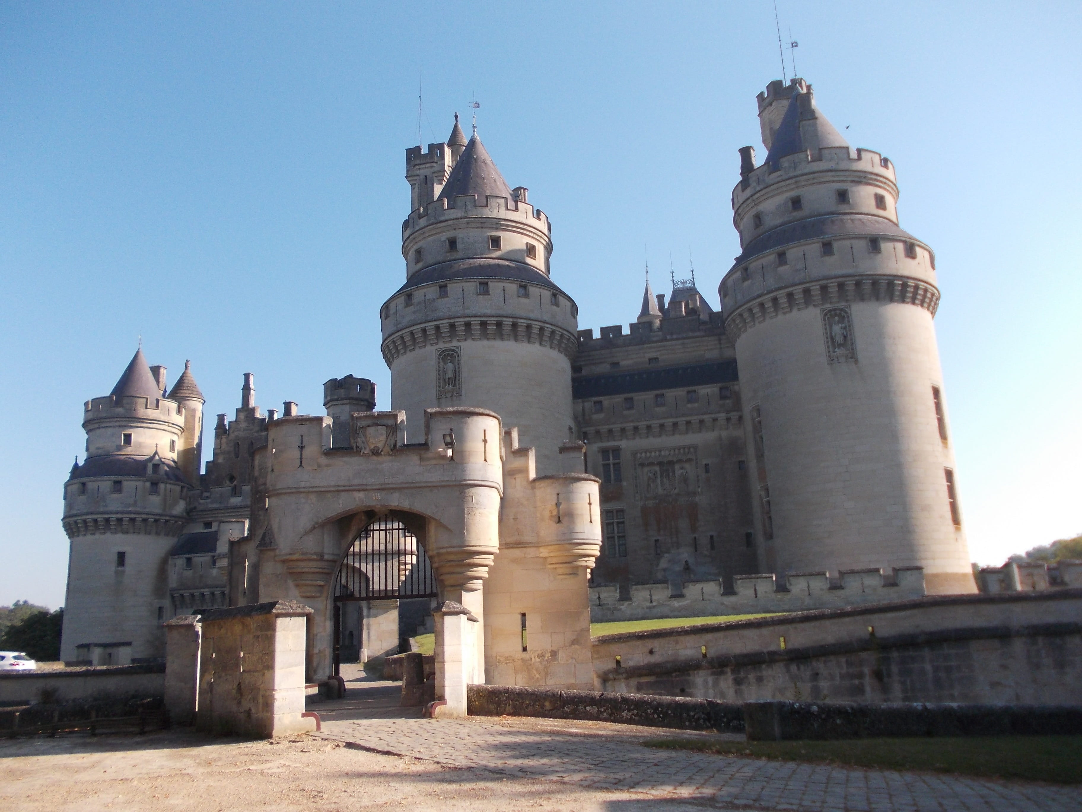 outdoors, history, religion, fourteenth century, day, tourism, Pierrefonds, royal, spirituality, medieval, belief, travel destinations, king, castle of pierrefonds, HD Wallpaper