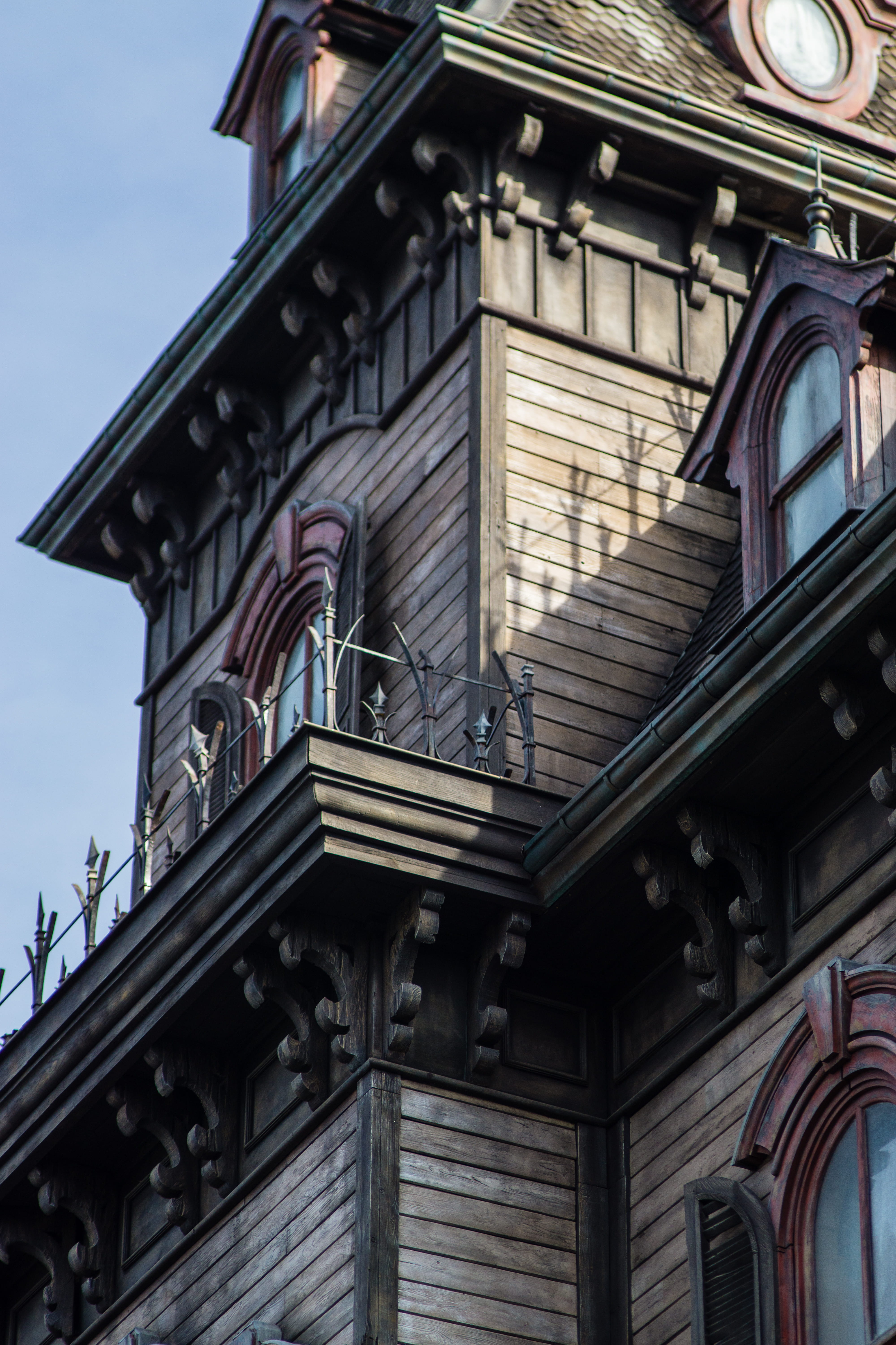 city, house, sky, phantom manor, disneyland paris, built structure, no people, outdoors, history, disney, architecture, ornate, ride, lighting equipment, Phone HD Wallpaper