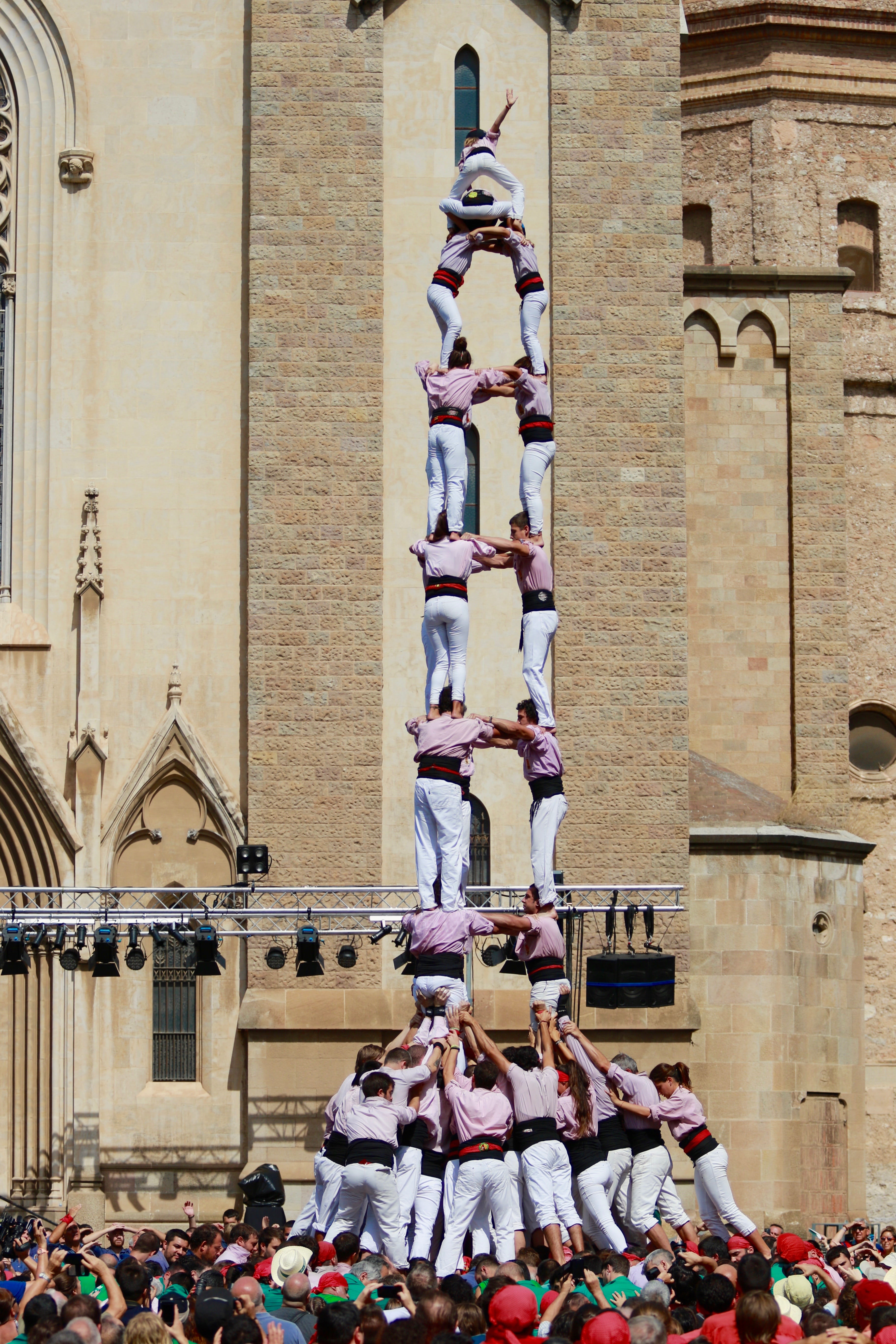 castellers, tourism, outdoors, architecture, building exterior, day, belief, plaça de sant roc, sabadell, place of worship, tower, built structure, 5K, Phone HD Wallpaper