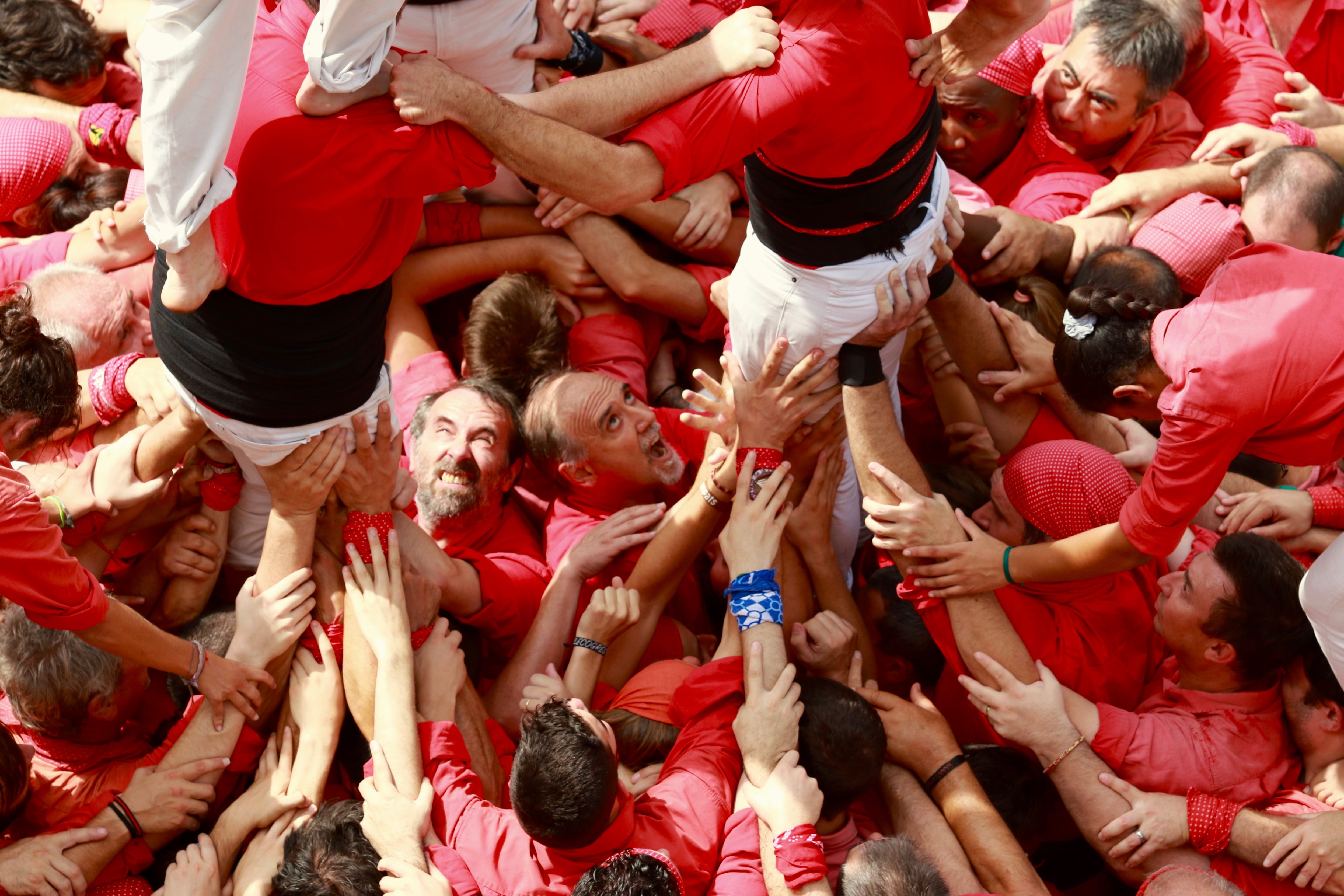scream, lifestyles, togetherness, looking, celebration, women, fan - enthusiast, human limb, day, real people, together, spain, adult, red, men, spectator, HD Wallpaper