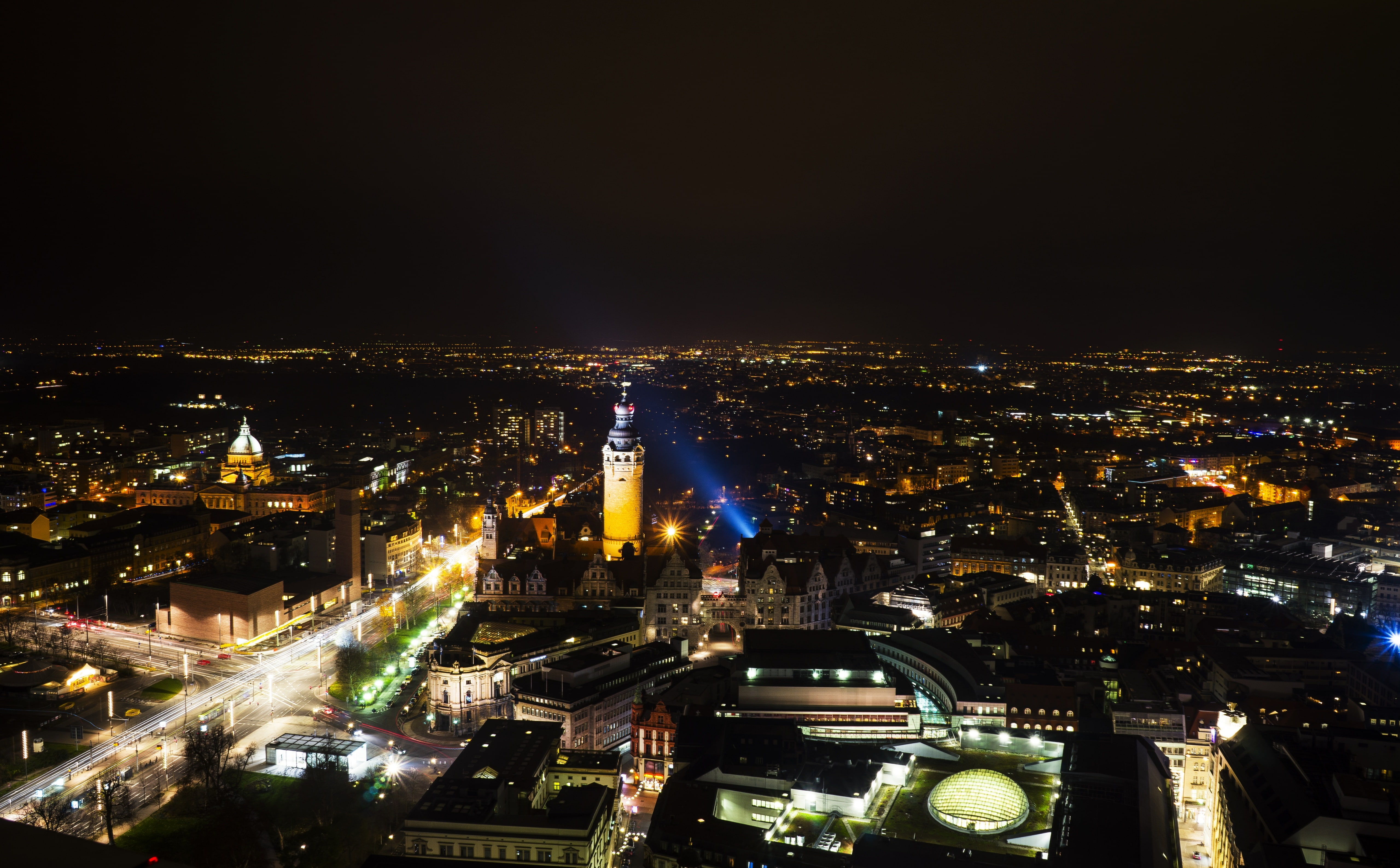 illuminated, architecture, no people, office building exterior, building exterior, residential district, building, Europe, city life, built structure, glowing, HD Wallpaper