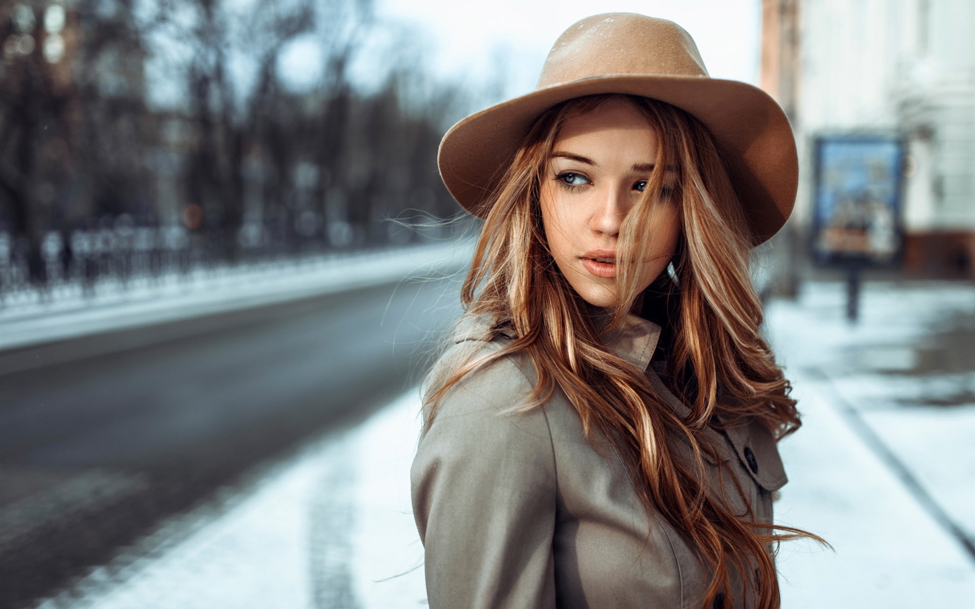 City, 1080P, Brown, Wind, Hair, Girl, Hat, HD Wallpaper