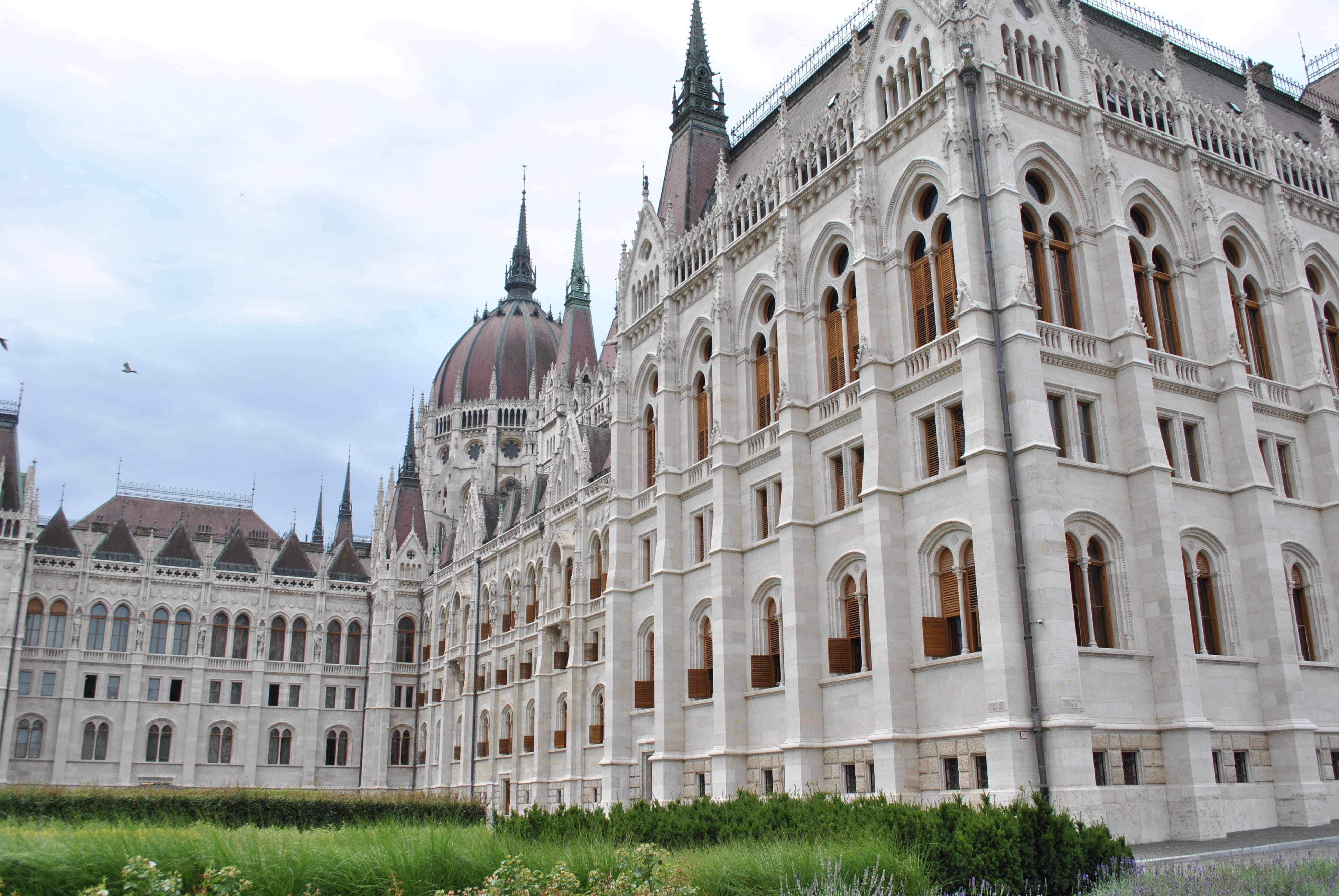 architecture, plant, government, cloud - sky, travel destinations, the past, eclectic, day, history, hungary, grass, building exterior, low angle view, HD Wallpaper