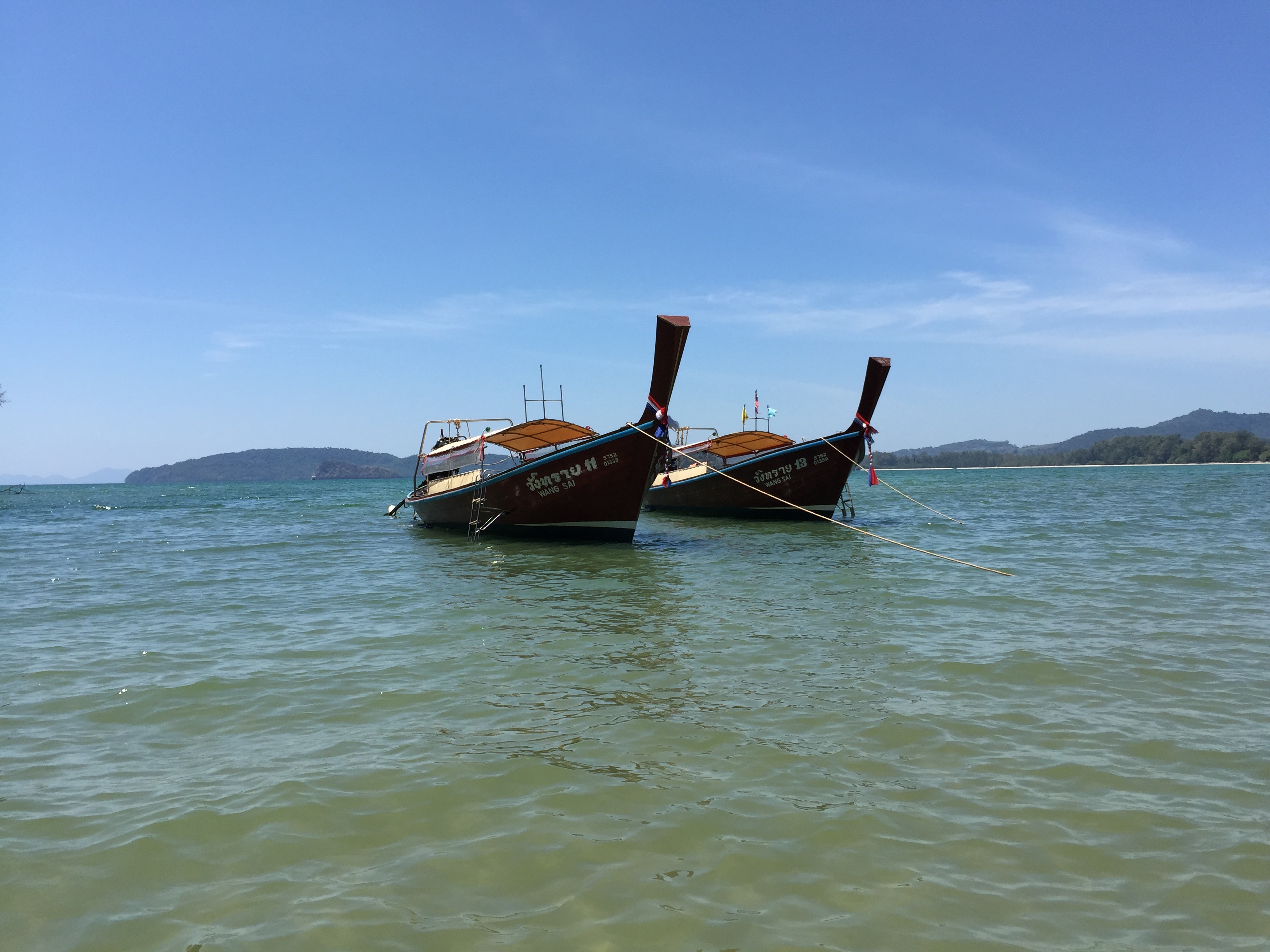 transportation, moored, beach, no people, tranquil scene, non-urban scene, nature, fishing boat, longtail boat, day, anchored, outdoors, beauty in nature, HD Wallpaper