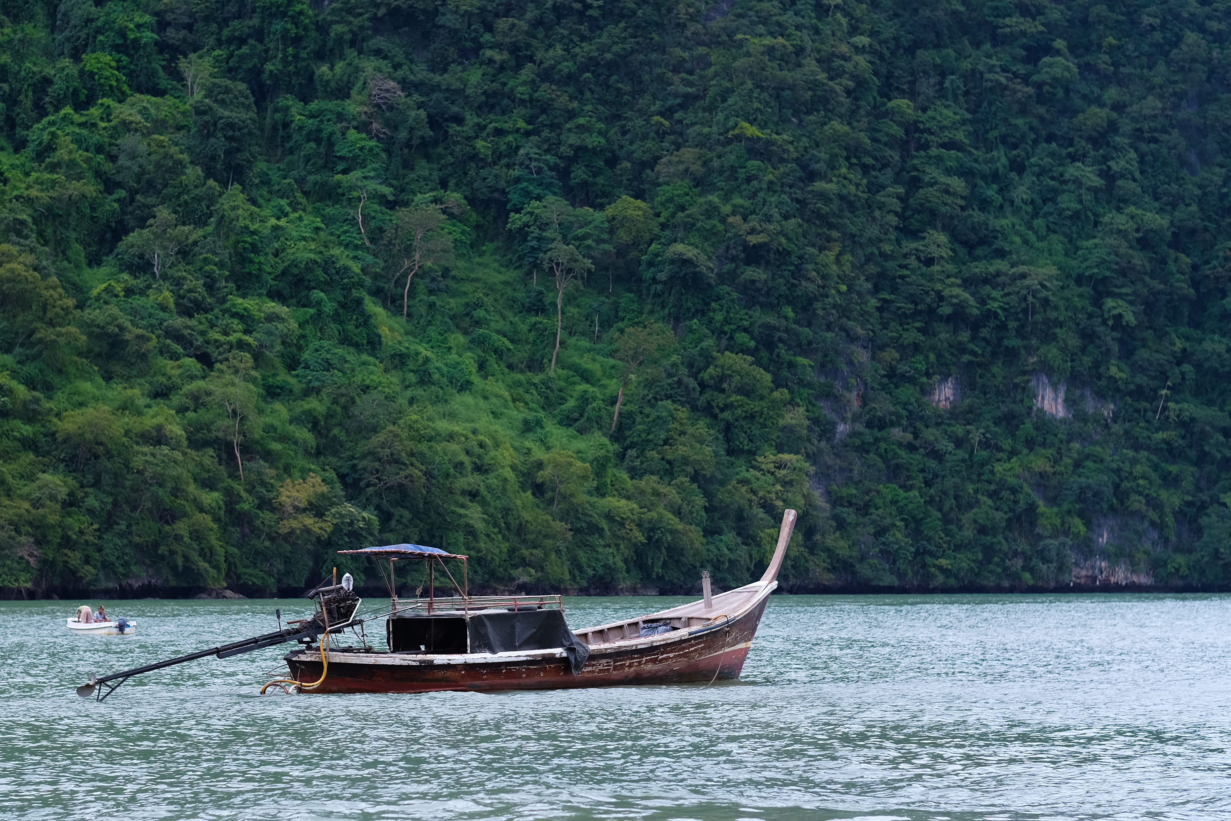 longtail boat, nature, tranquil scene, fishing boat, sinking, beauty in nature, thailand, island, tree, day, no people, outdoors, water, land, sea, plant, HD Wallpaper