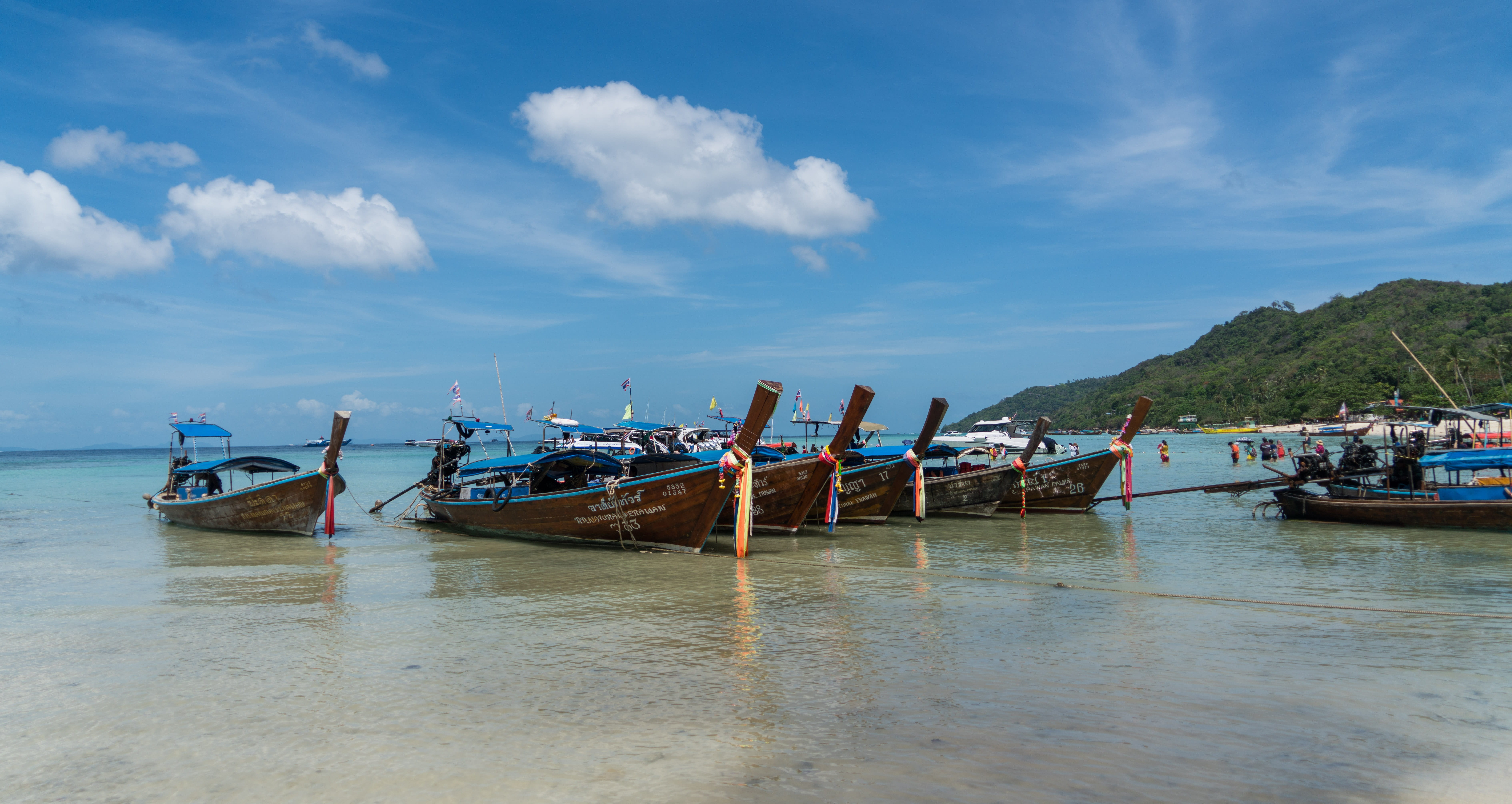 beach, sunny, mode of transportation, summer, holiday, ocean, beauty in nature, transportation, scenics - nature, sky, phi phi island tour, anchored, land, HD Wallpaper