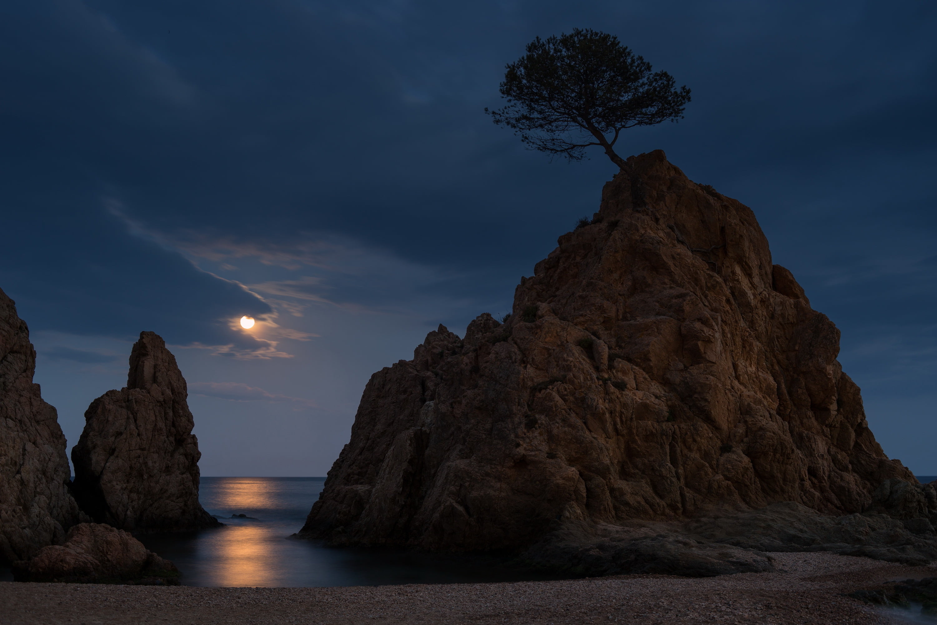 outdoors, rock, eroded, formation, horizon over water, nature, land, sky, night, rock formation, tranquility, moonlight, 2K, beauty in nature, rock - object, HD Wallpaper