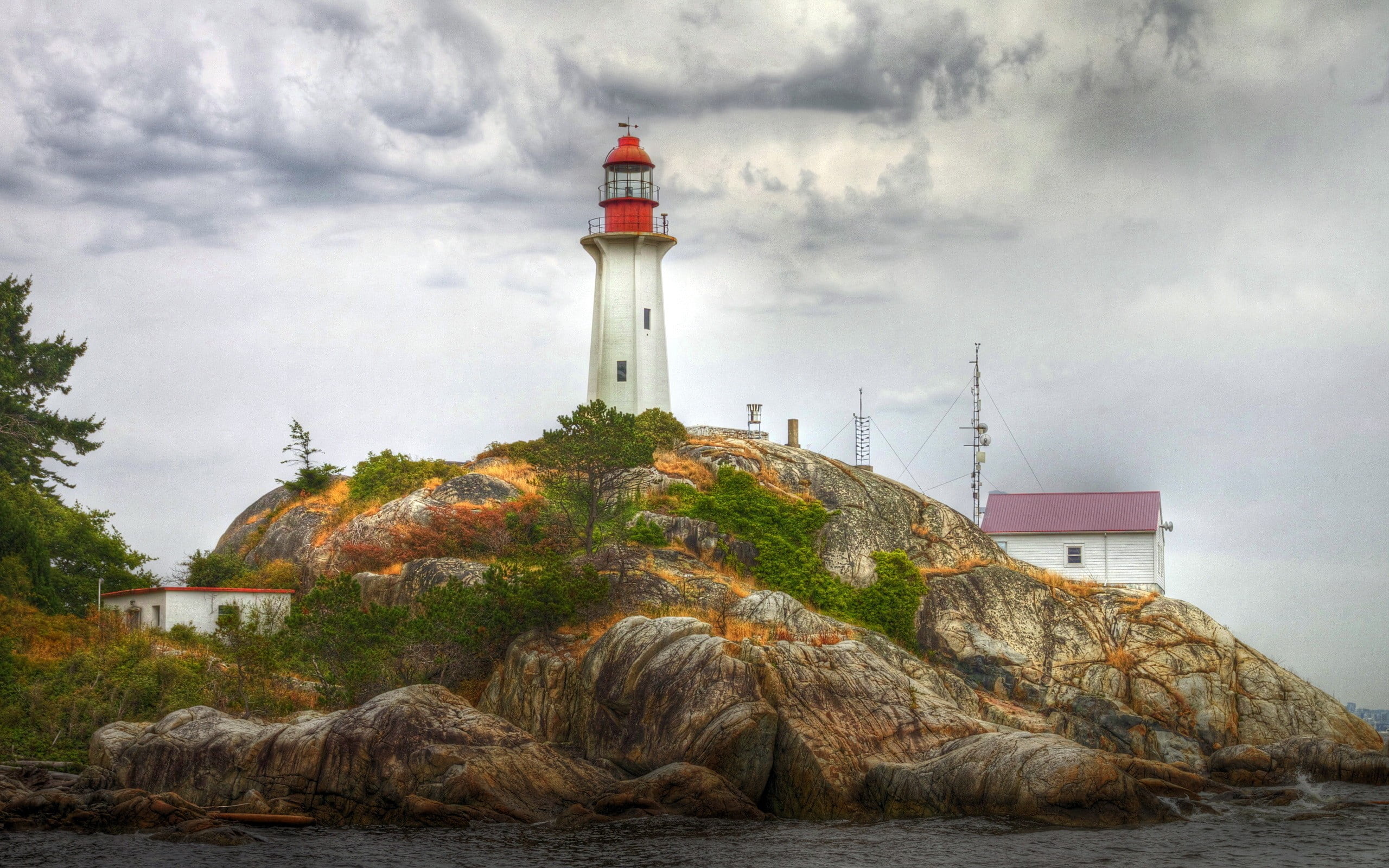 architecture, rock, guidance, lighthouse, direction, 2K, tree, coast, outdoors, built structure, plant, water, sky, cloud - sky, building, rock - object, HD Wallpaper
