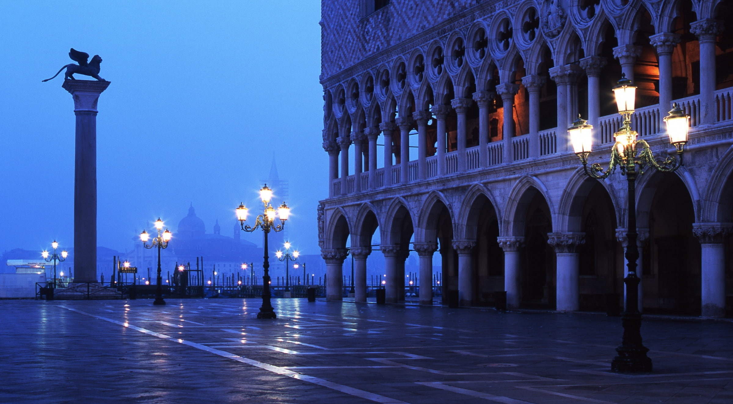 lighting equipment, 1080P, three, no people, hd, piazza, architecture, colonnade, san, arch, lamps, steel, outdoors, street, belief, outdoor, HD Wallpaper
