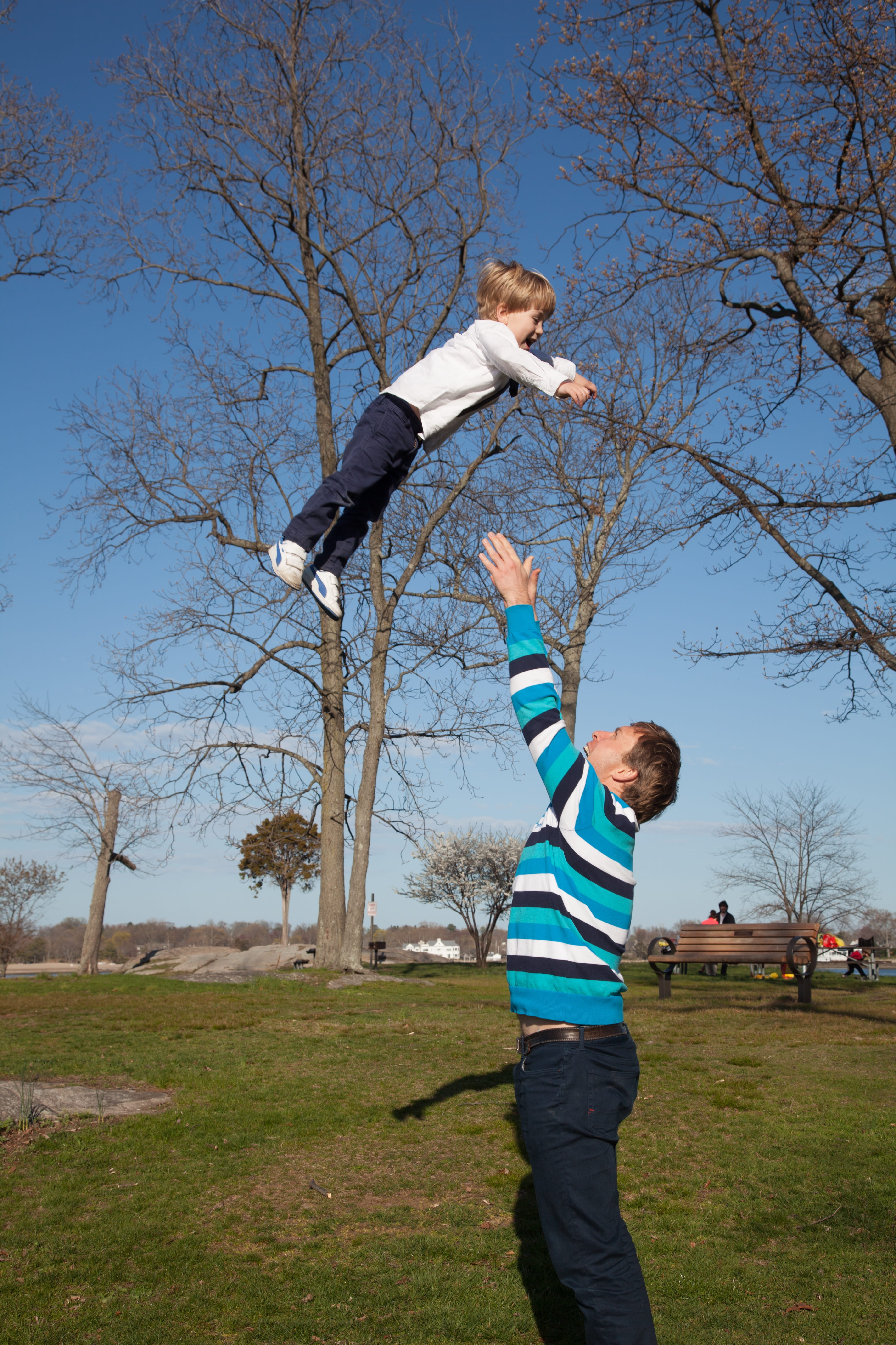 family, 5K, plant, casual clothing, outdoors, leisure activity, rough and tumble, lifestyles, Son, In The Air, day, full length, child, men, Happiness, Phone HD Wallpaper