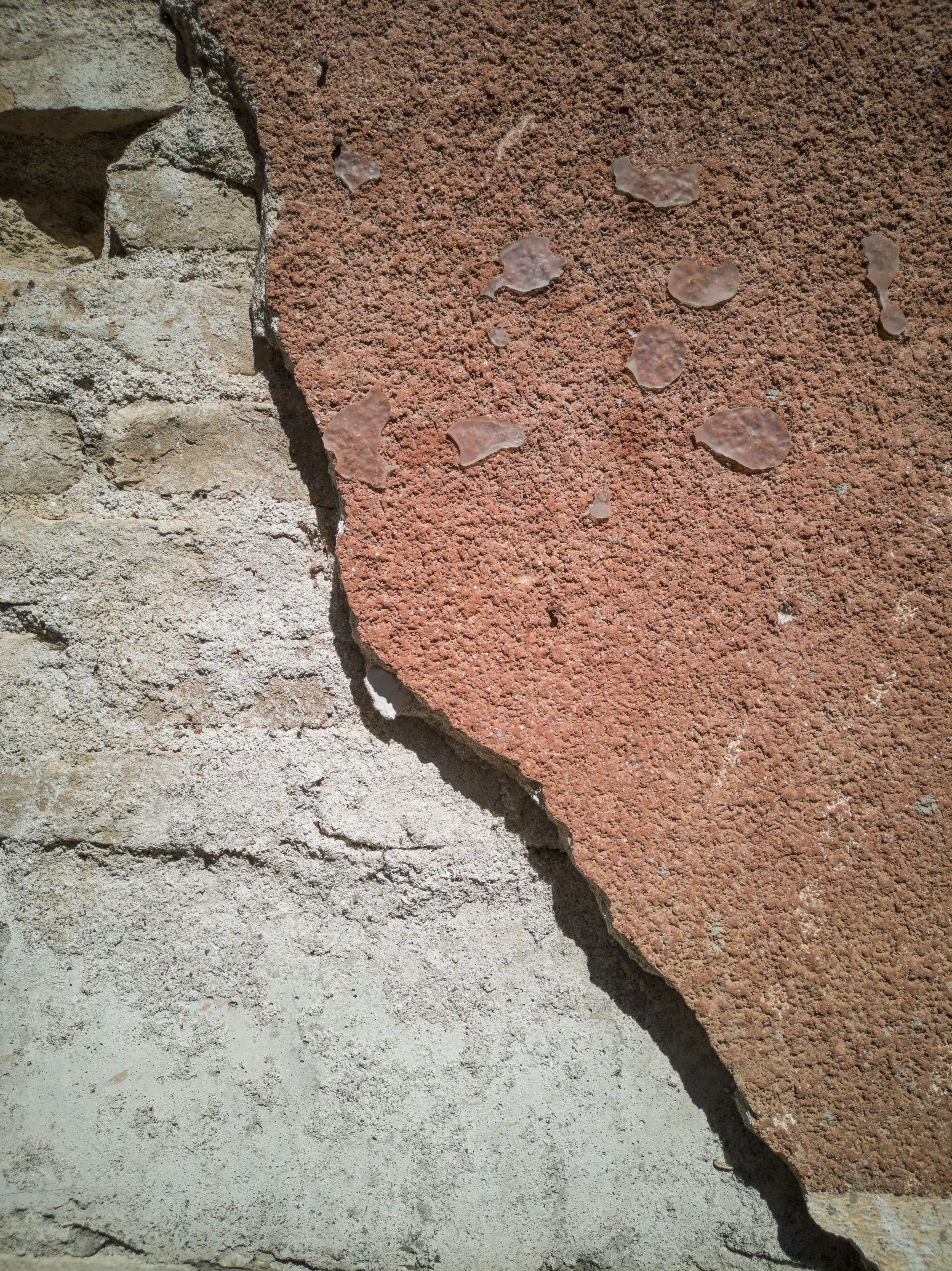 5K, plaster, abstract, damage, crack, architecture, stone wall, cracks, bad, concrete, solid, wall, close-up, deterioration, full frame, no people, pattern, Phone HD Wallpaper