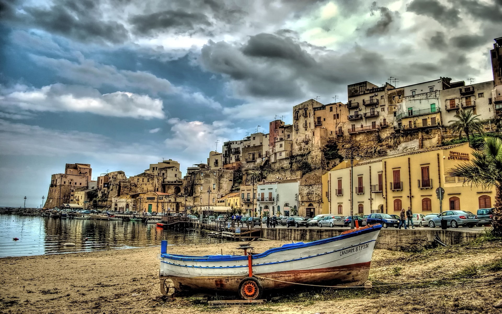 architecture, outdoors, moored, beach, Italy, Castellammare del Golfo, nautical vessel, boat, coast, building exterior, sky, built structure, cloud - sky, HD Wallpaper
