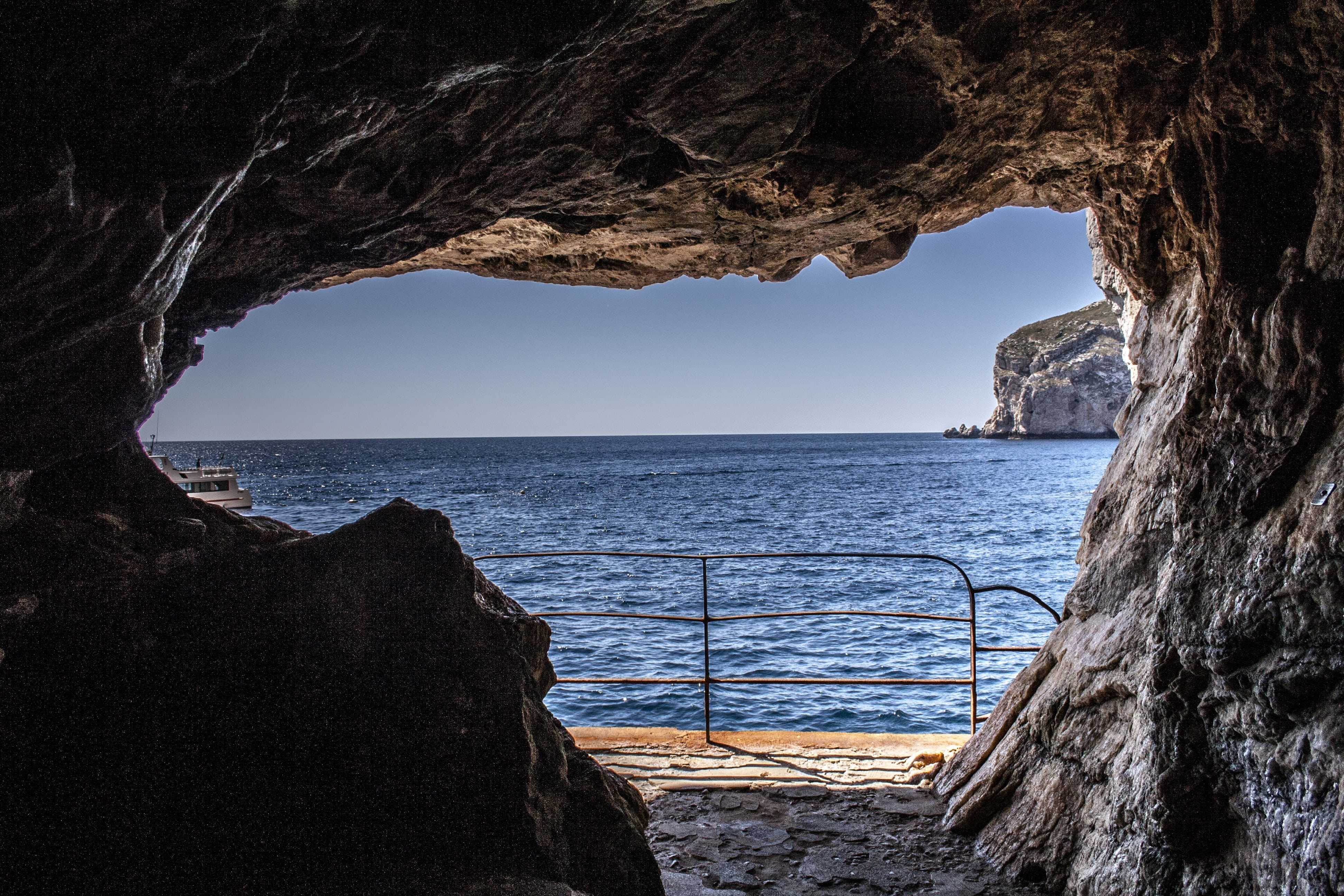 tranquility, cliff, beach, sky, rock formation, rock - object, capo caccia, rock, landscape, tranquil scene, sardinia, neptune, horizon, land, excursions, HD Wallpaper