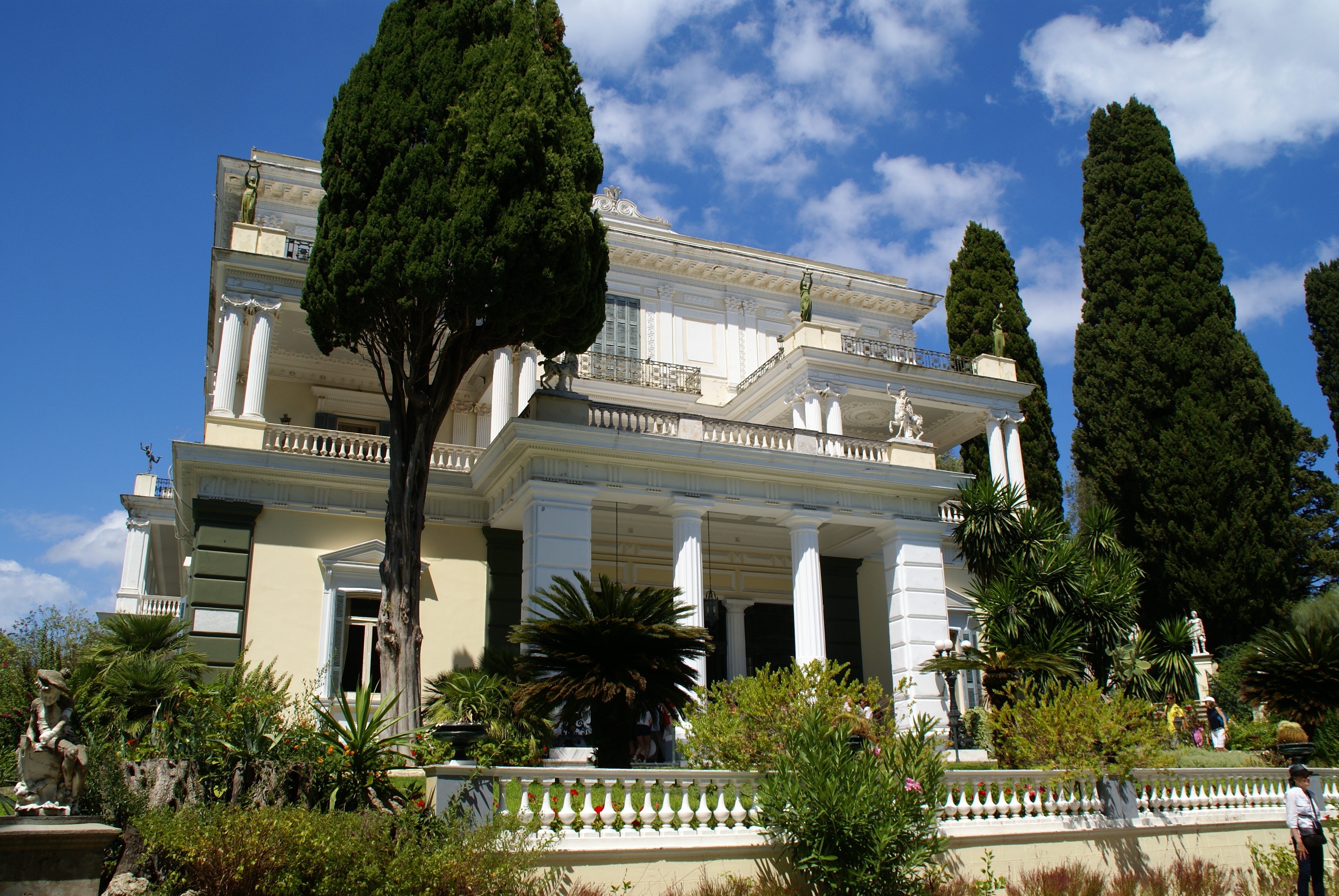 built structure, luxury, greece, building, the past, architectural column, travel destinations, palace, growth, achilleion, plant, architecture, palm tree, HD Wallpaper