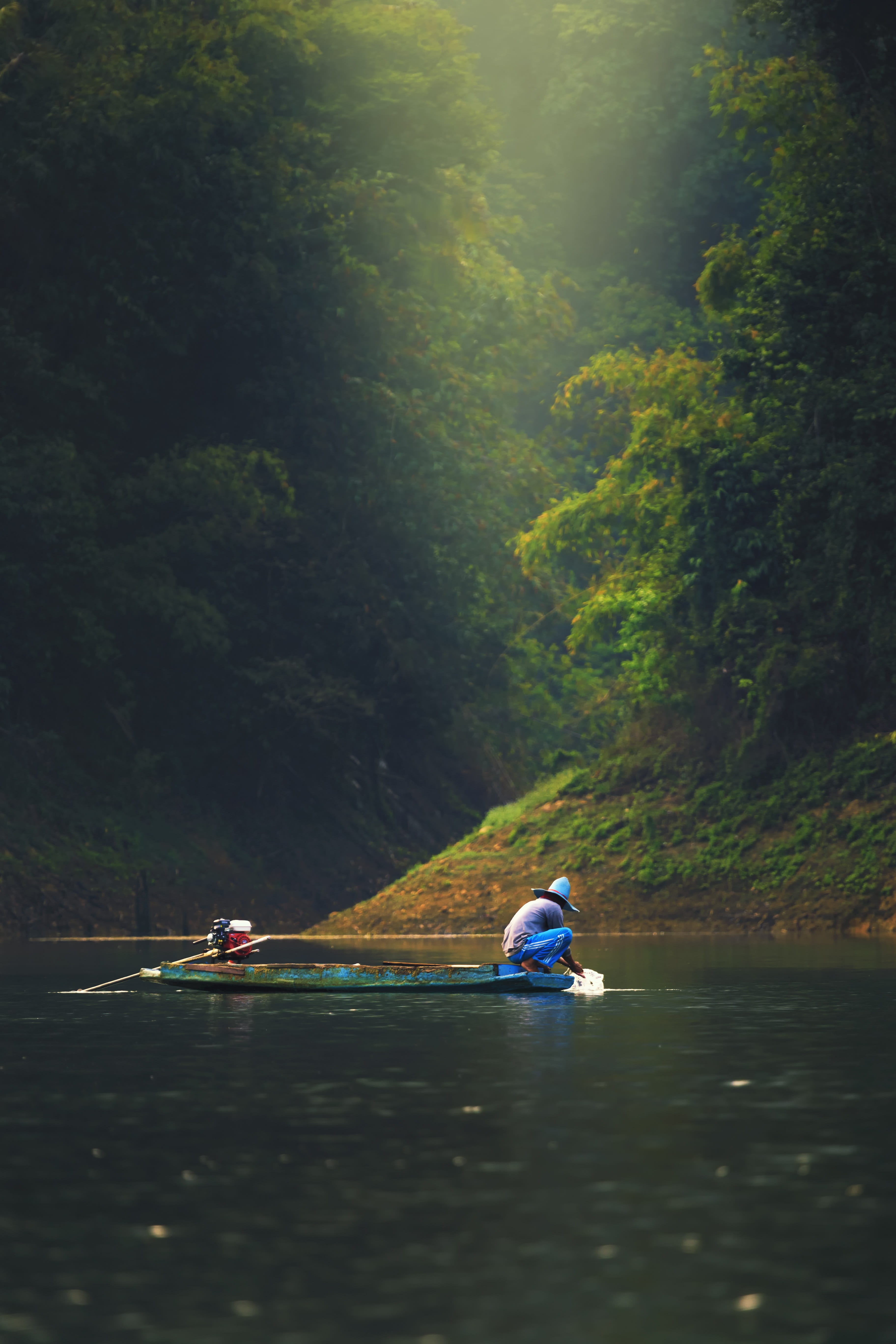 lifestyles, food, net, river, leisure activity, boat, men, kayak, waterfront, fisherman, outdoors, tree, asia, fish, sitting, blue, transportation, 5K, Phone HD Wallpaper