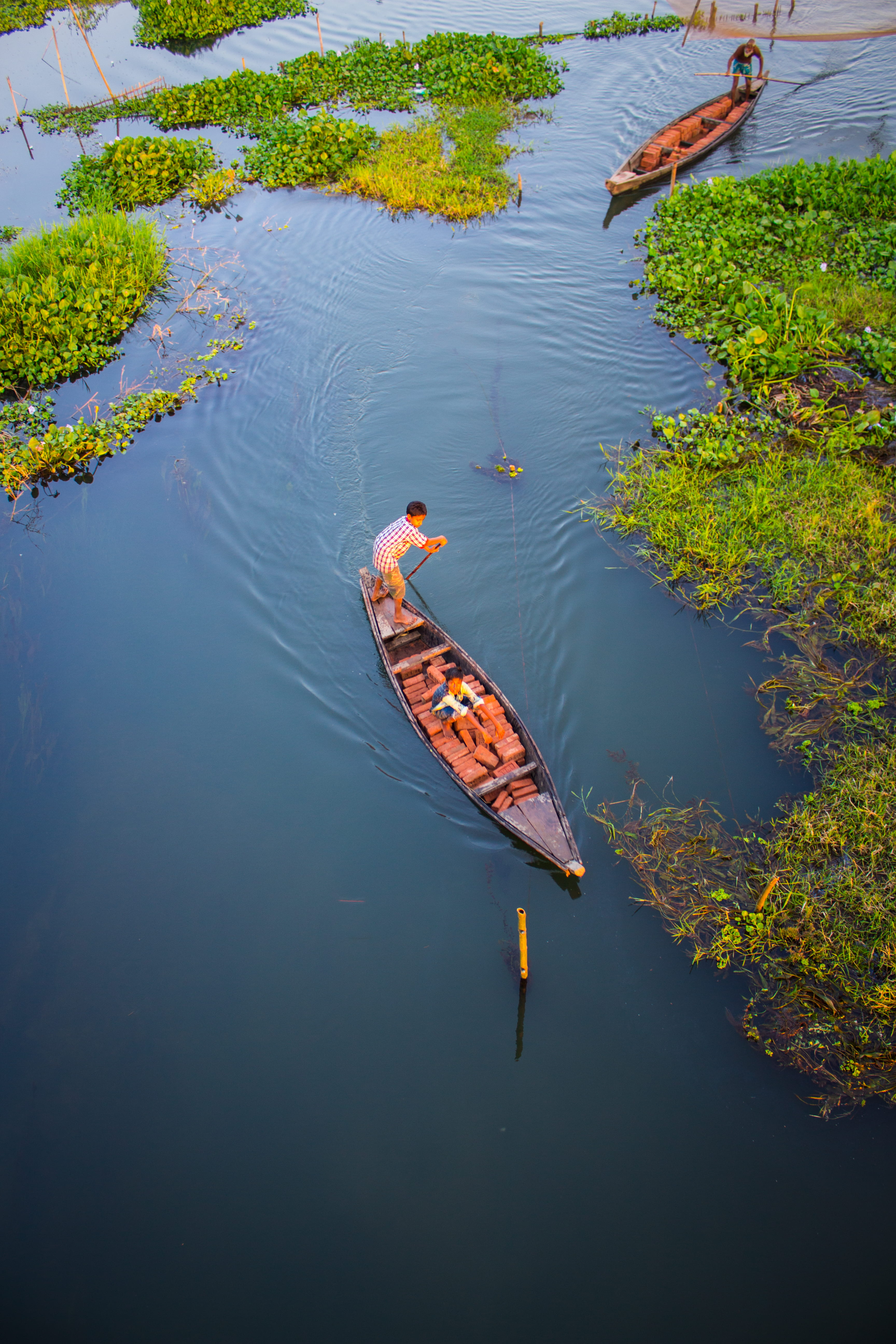 wooden, river, watercrafts, black, transportation, people, floating, fishing, floating on water, fishermen, mode of transportation, 5K, plant, lake, freshwater, Phone HD Wallpaper