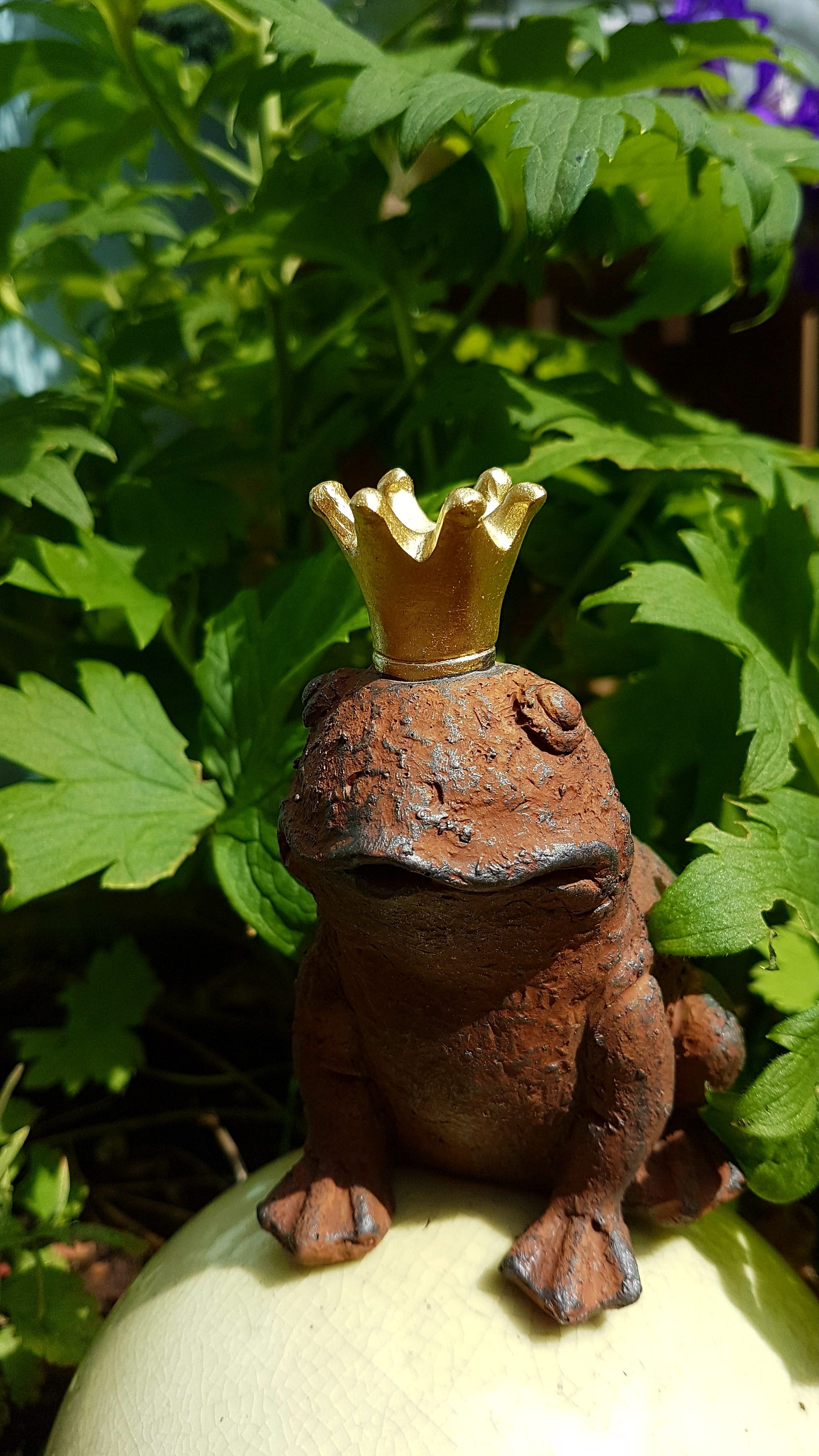 no people, potted plant, leaf, art and craft, plant part, sculpture, green color, frog, frog prince, animal themes, 4K, growth, flower pot, plant, outdoors, Phone HD Wallpaper